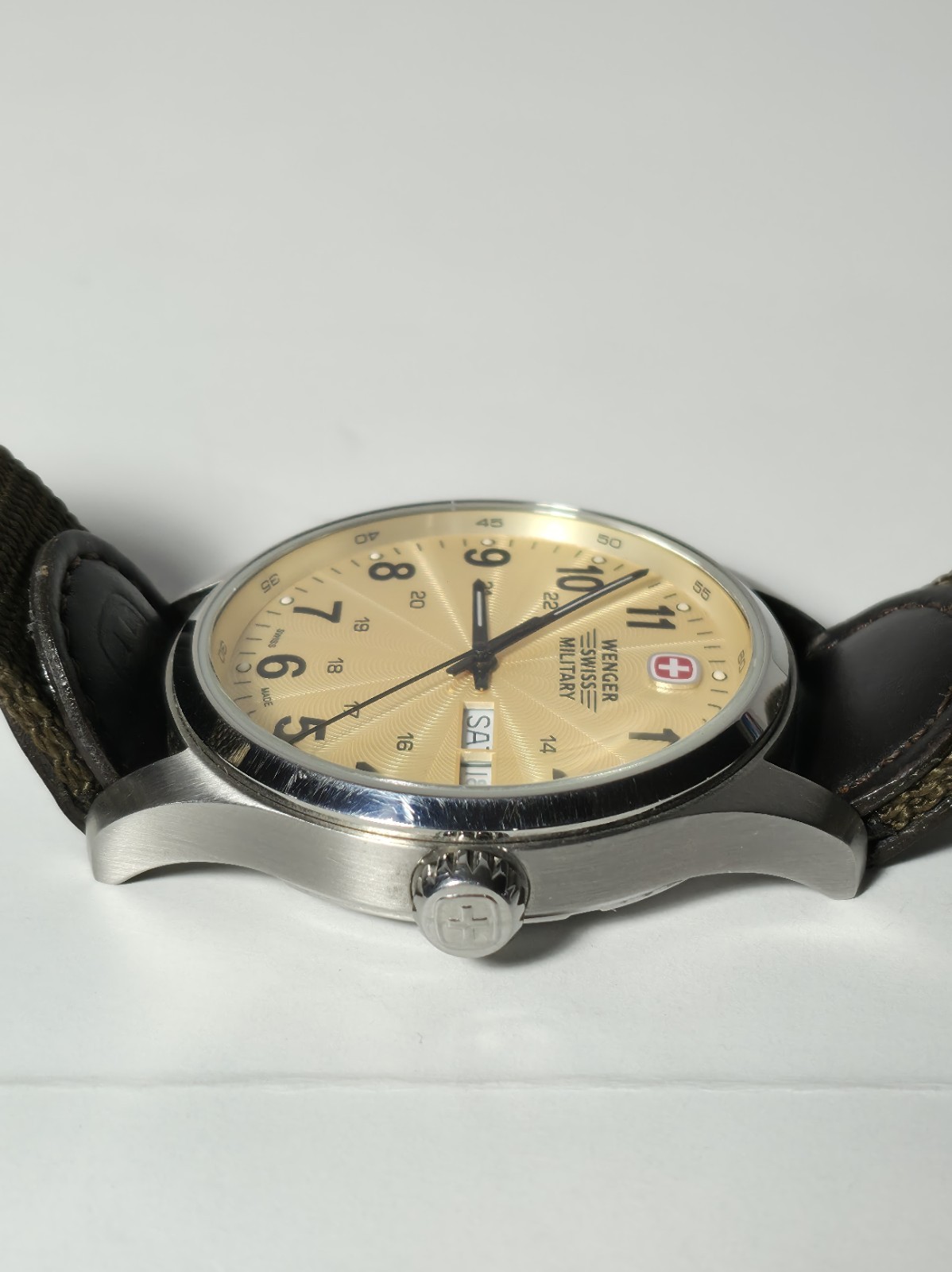 Wenger Swiss Military 7920X Terragraph Mens Watch Gold Face WORKING COMPLETE