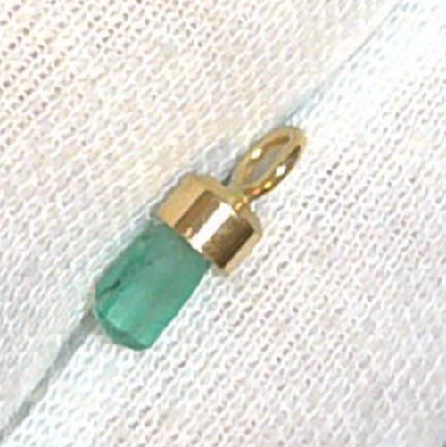 Natural rough emerald pendant, hexagonal prism – 18K gold HIGH QUALITY