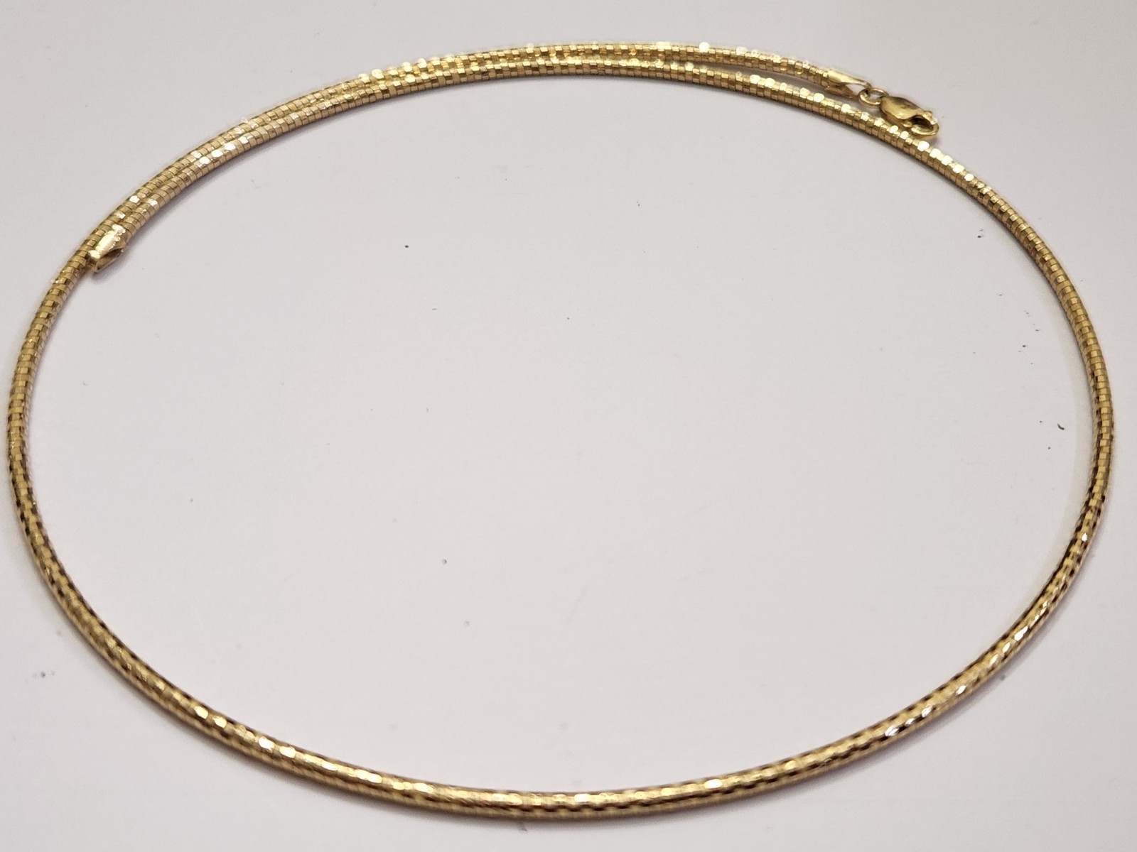 14k Y gold Diamond Cut Flexible Omega Choker 15 3/4″ Lobster Claw 7 Grams