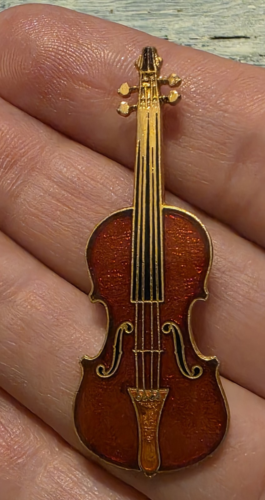Vintage Future Primitive Enamel Violin Pin Brooch Gold Tone Musical Jewelry 2″