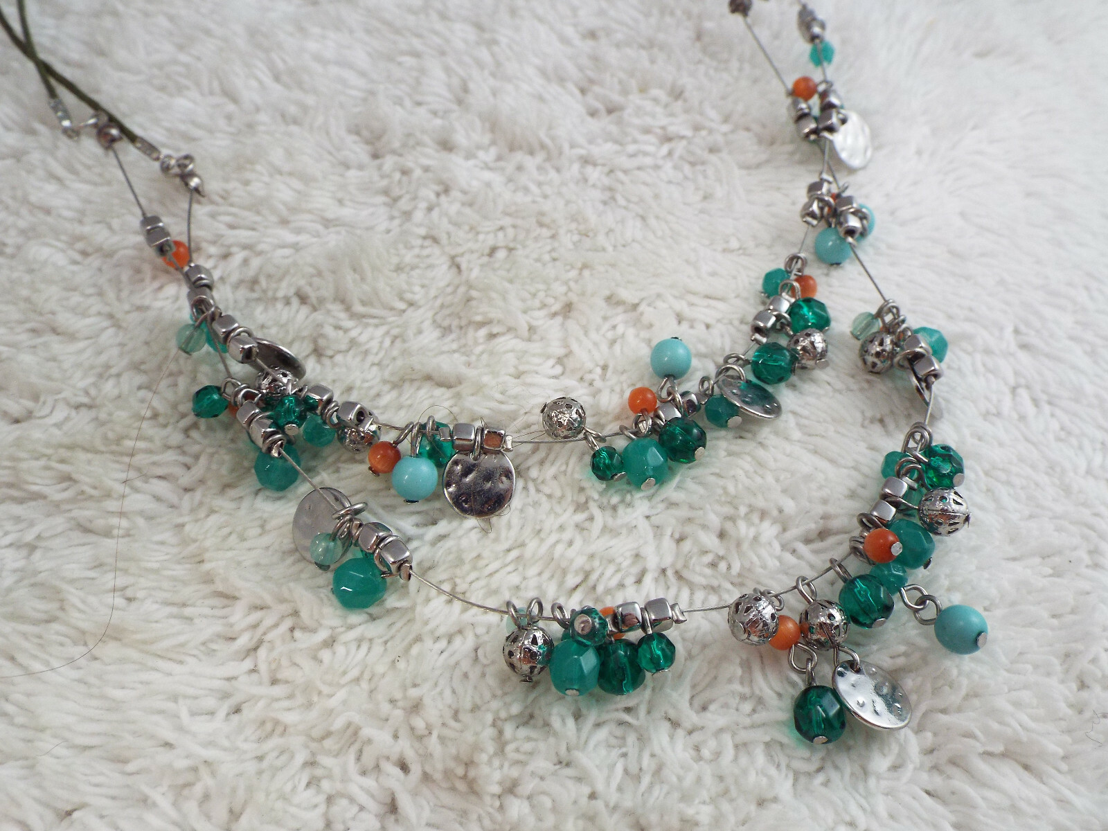 Silvertone Green Teal Bead Necklace (B43)