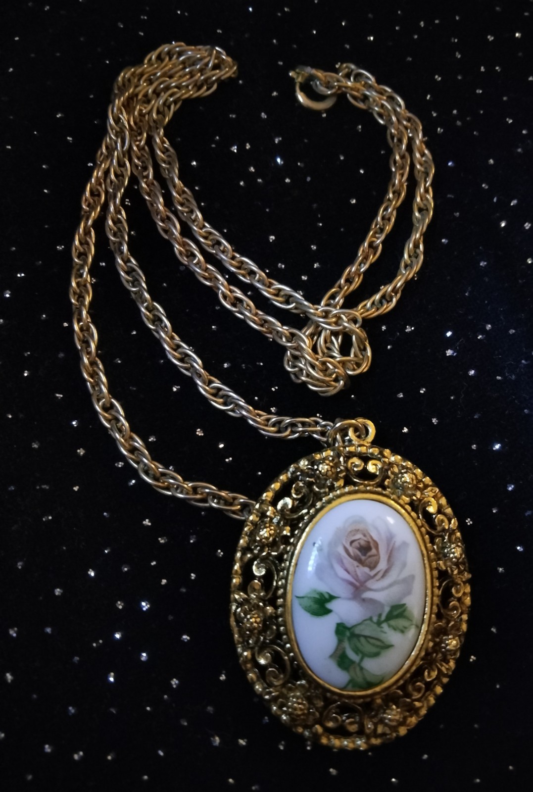 CAMEO NECKLACE PALE PINK ROSE, GOLD COLOR CHAIN APPROX. 24″ VICTORIAN, BEAUTIFUL