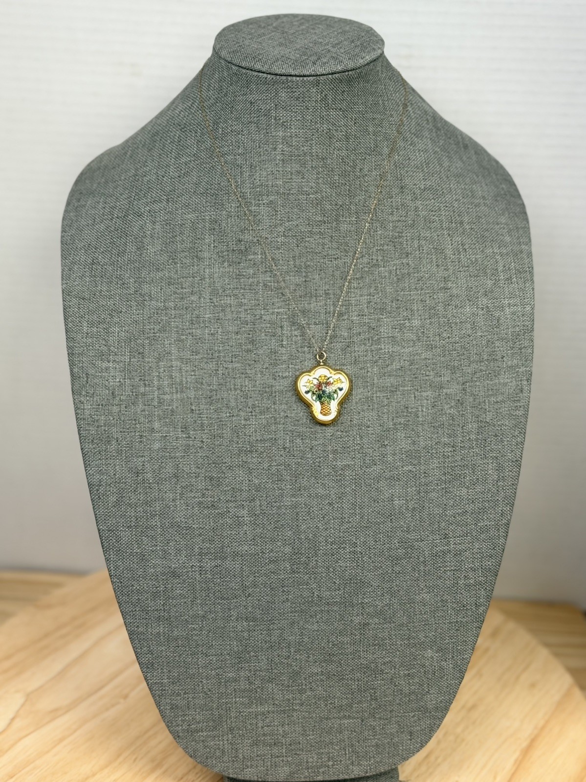 Vtg Franklin Mint Porcelain Flower Pendant Necklace Artisan