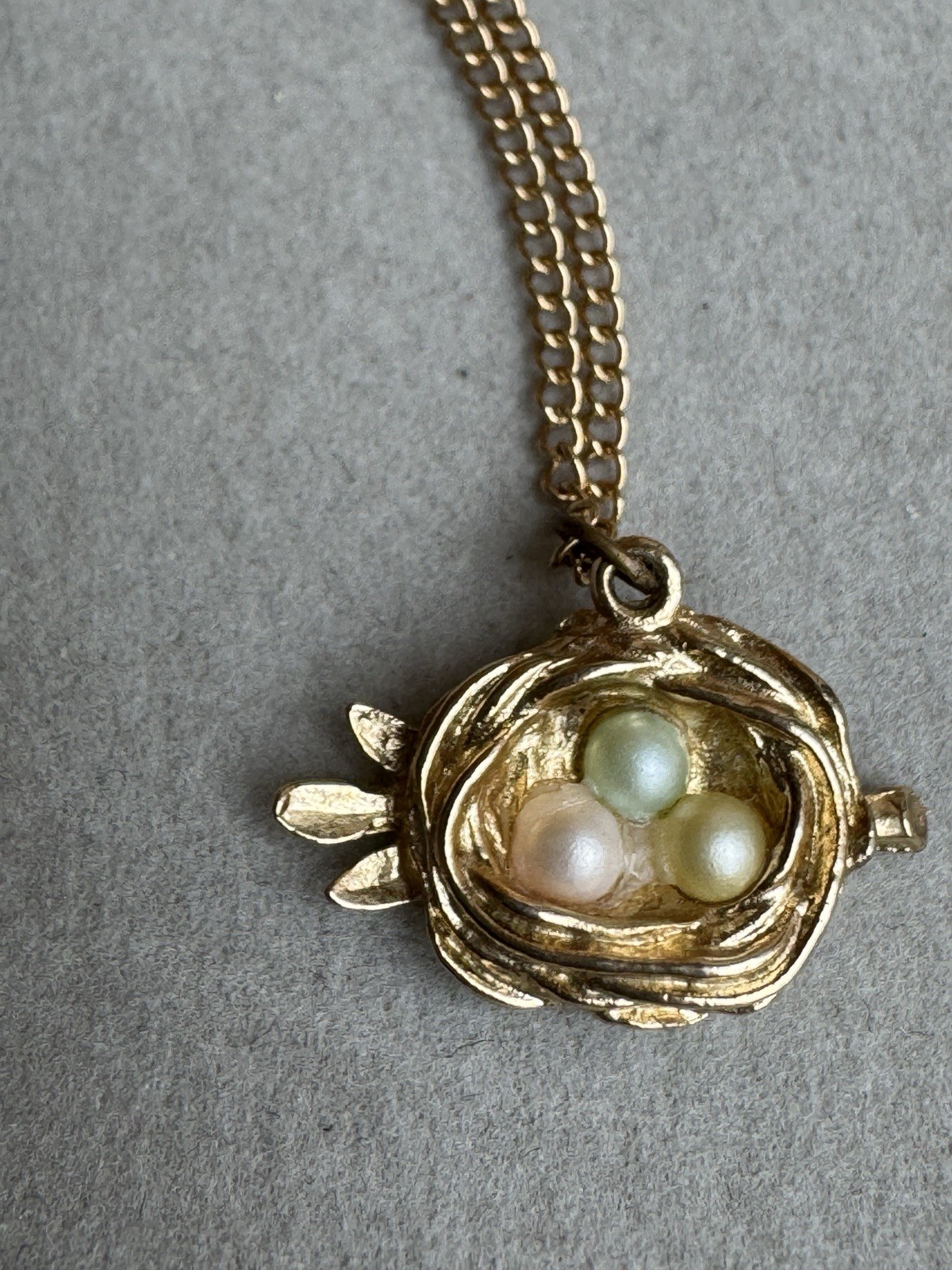 Vintage Sarah Coventry Bird Nest Necklace Gold Tone Pastel Eggs Signed