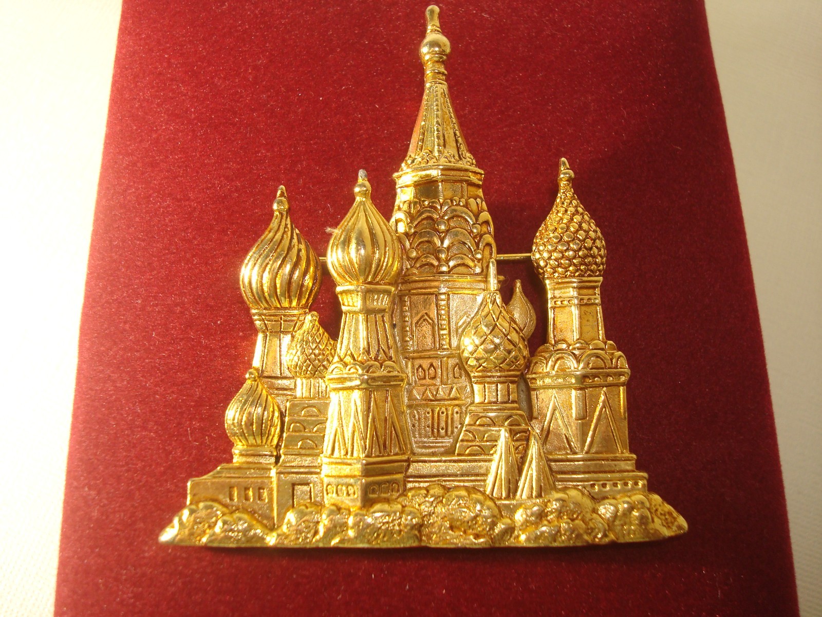 VINTAGE LOT(3) BROOCHES,CHINESE DRAGON,J.J RUSSIAN CATHEDRAL,M/EAST DAGGER PERF.