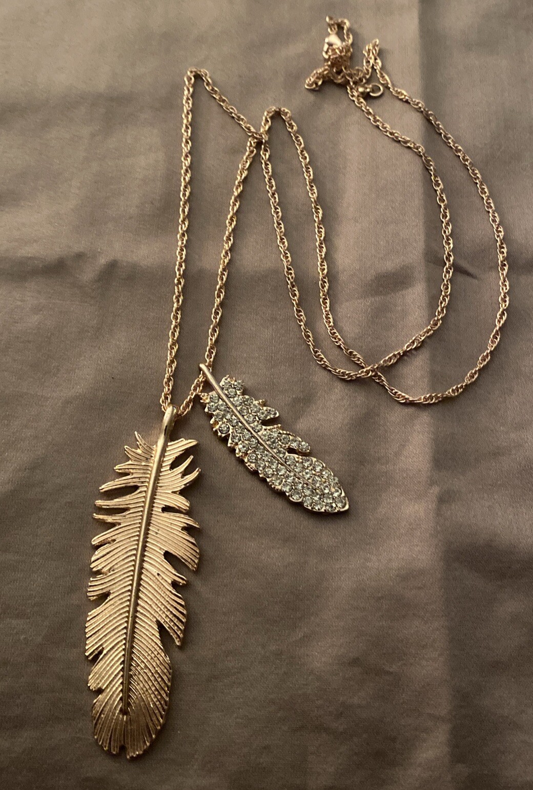 28” Chain Necklace With 2 Leaves Lead Pendants Rose Gold Clear Stones