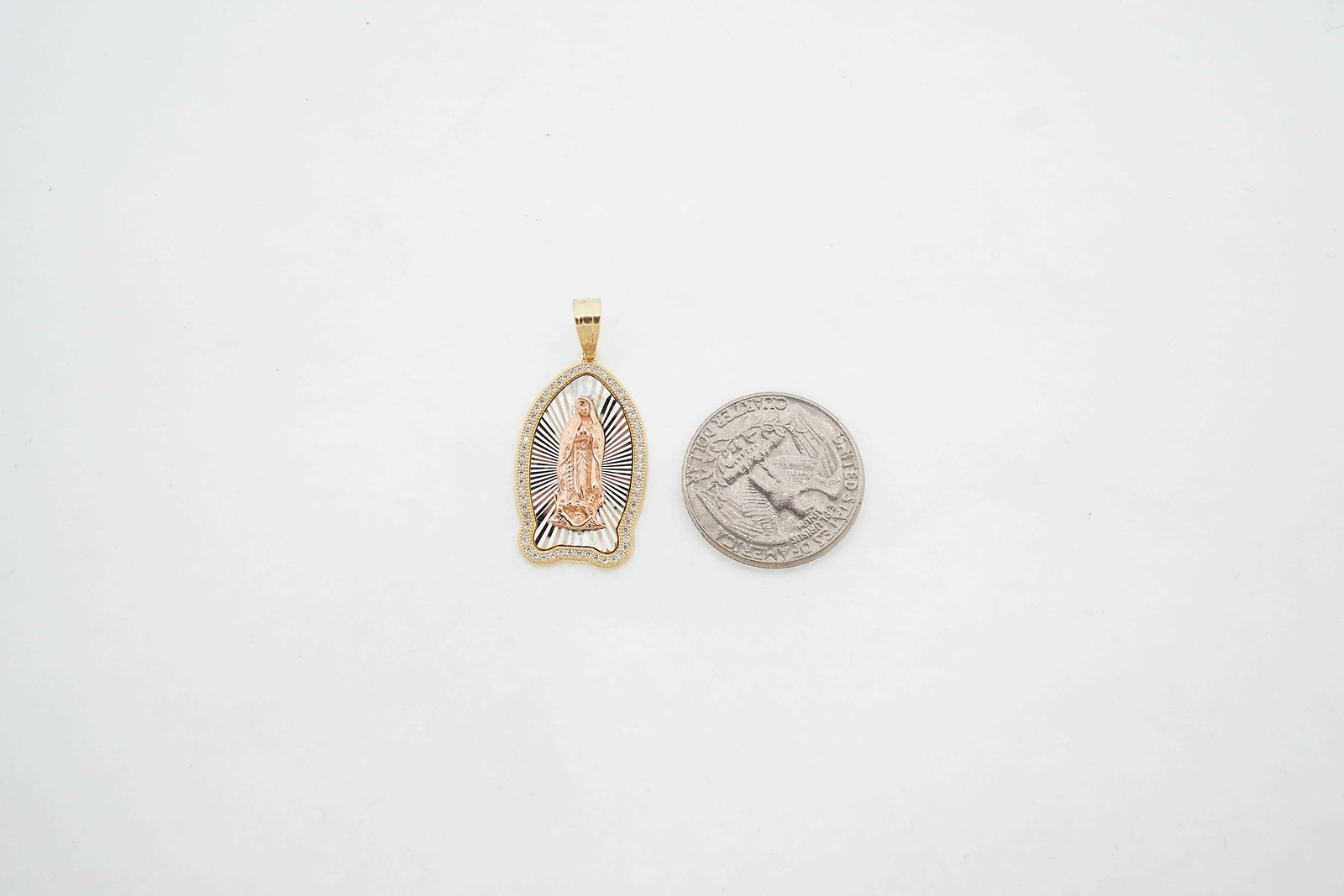 14k Multi-Tone Gold Men’s Pendant Charm Estate Sale White 1.49 4.10g