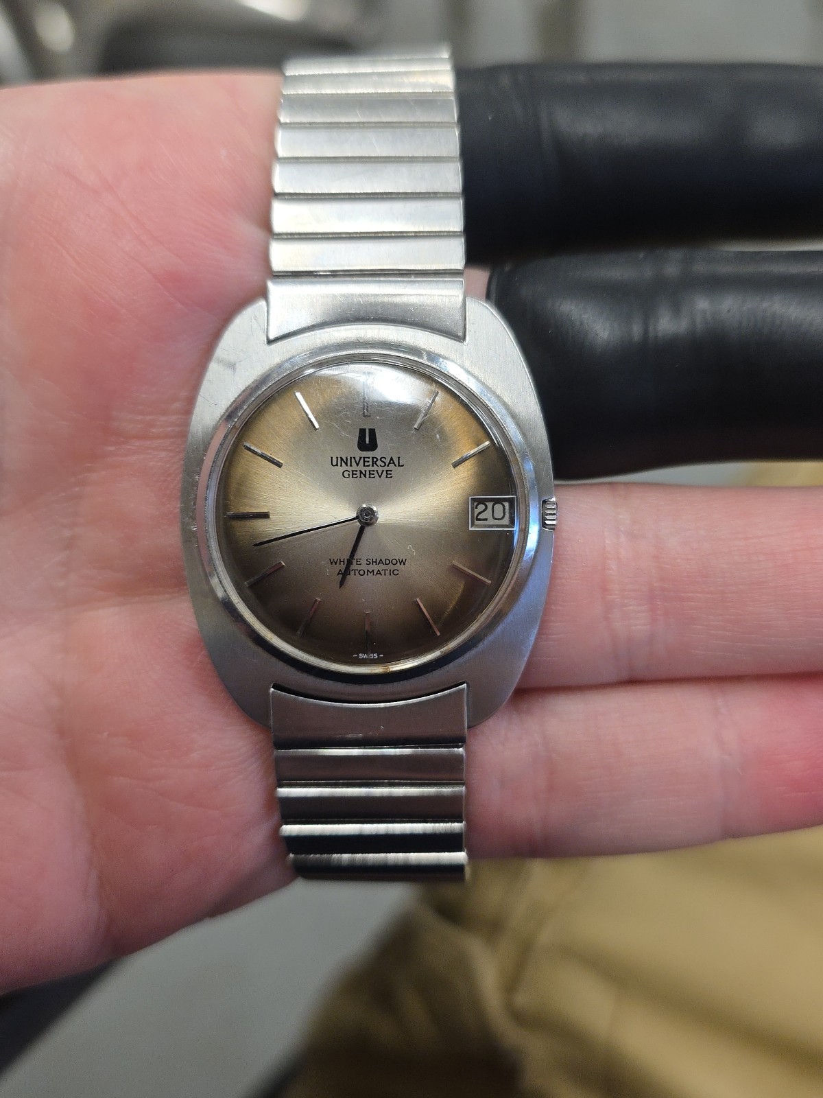Universal Geneve White Shadow Automatic Date 35mm Silver Steel Sunburst Dial