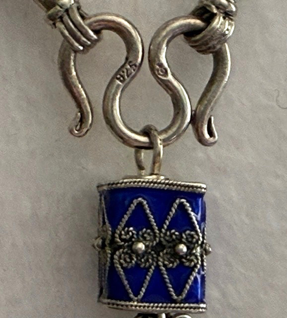 VTG U450 925 Sterling Silver Snake Chain Blue Red Green Enamel Pendant L 19″ 45g