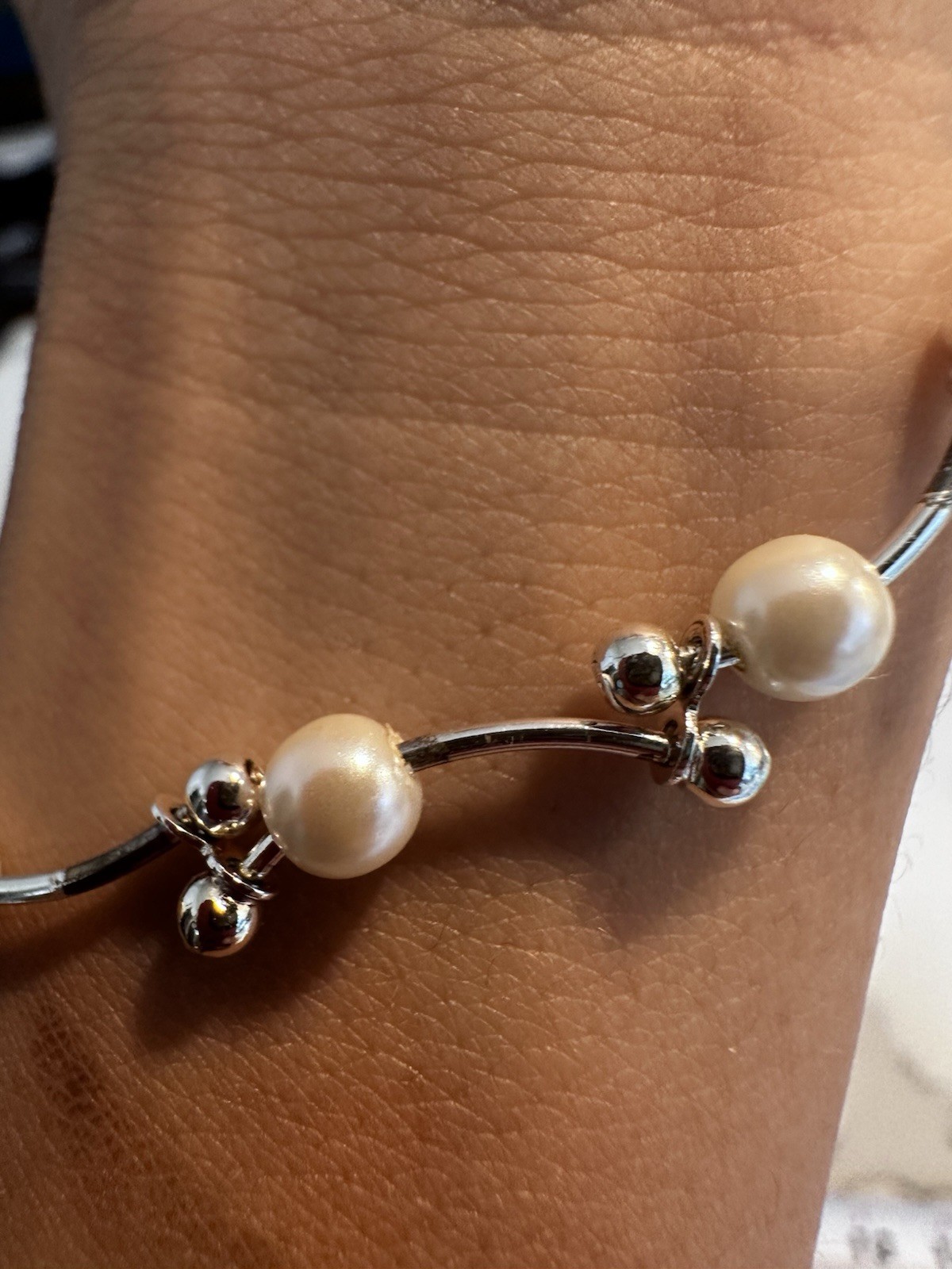 Elegant Twisted Faux Pearl Necklace with Silver-Tone Finish