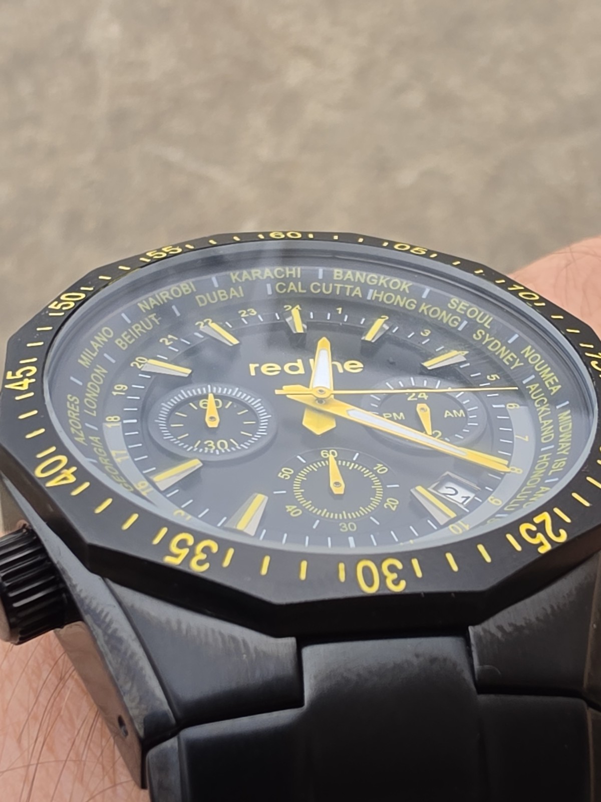 Red Line Men’s Chronograph Black Dial Yellow Accents Nice Watch! New Battery