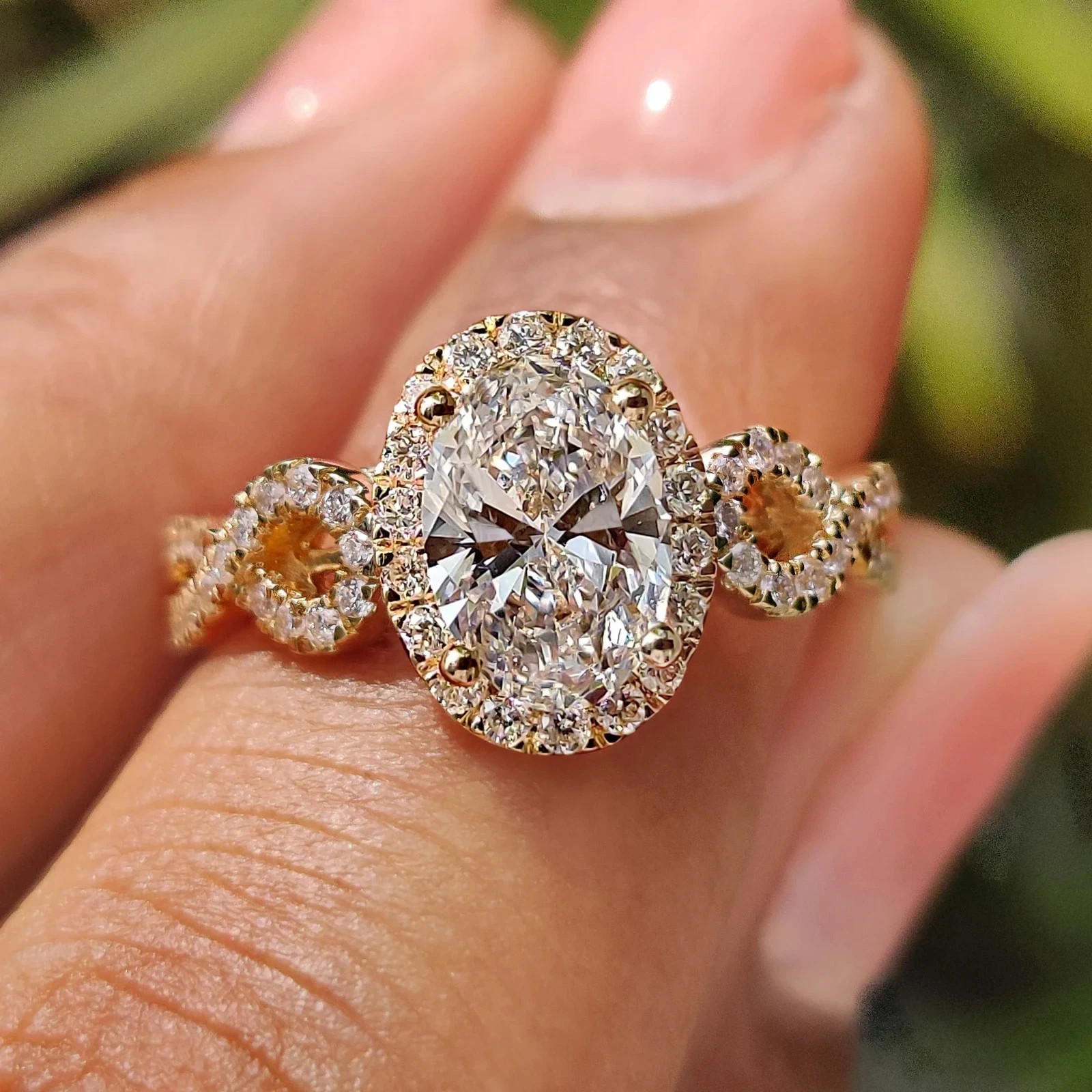 2.80 CT Oval-Cut EF/VS1 Lab Grown Diamond Halo Engagement Ring 14K Yellow Gold