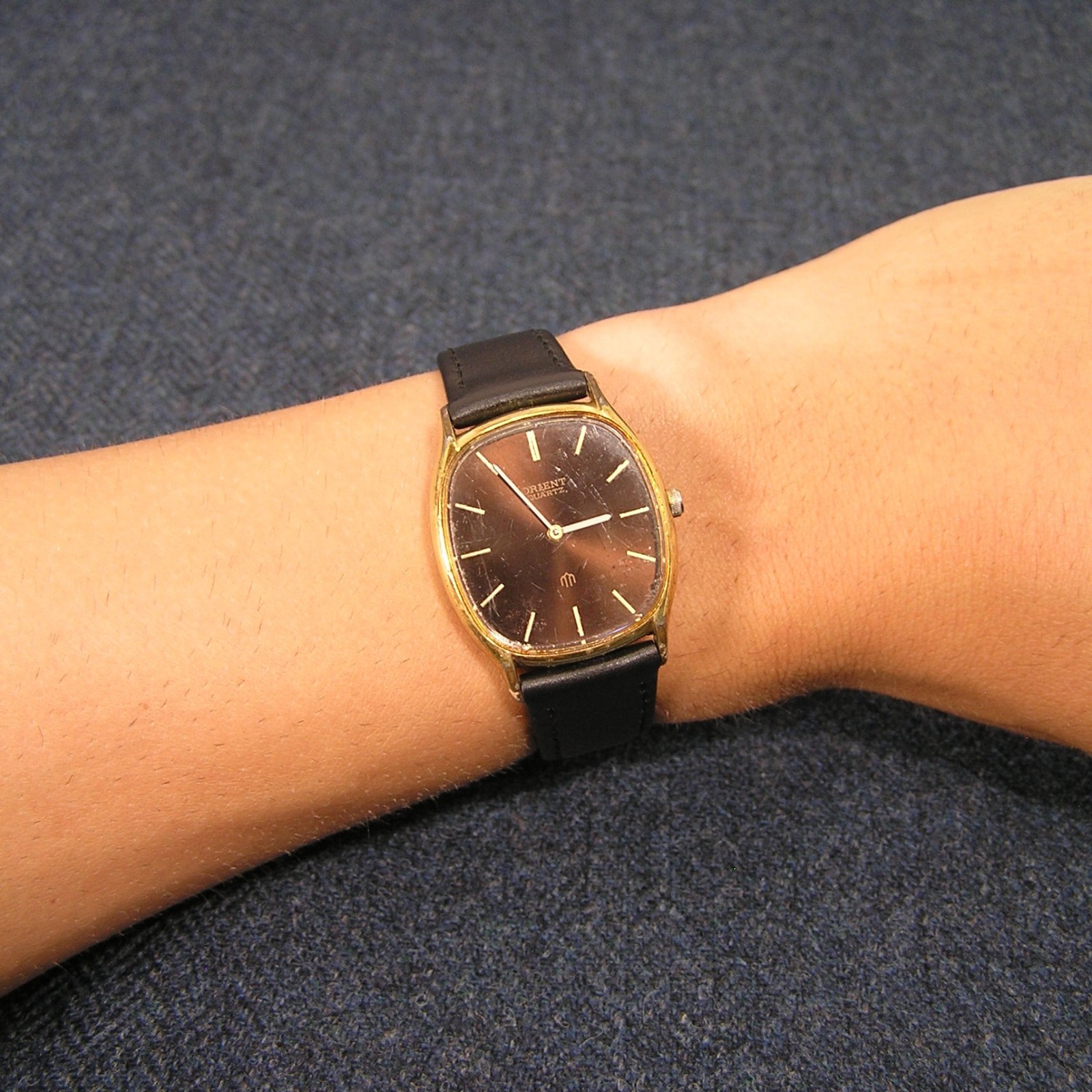 80s ORIENT QUARTZ I050427 Gold Plated Vintage Dress Watch Japan Imported