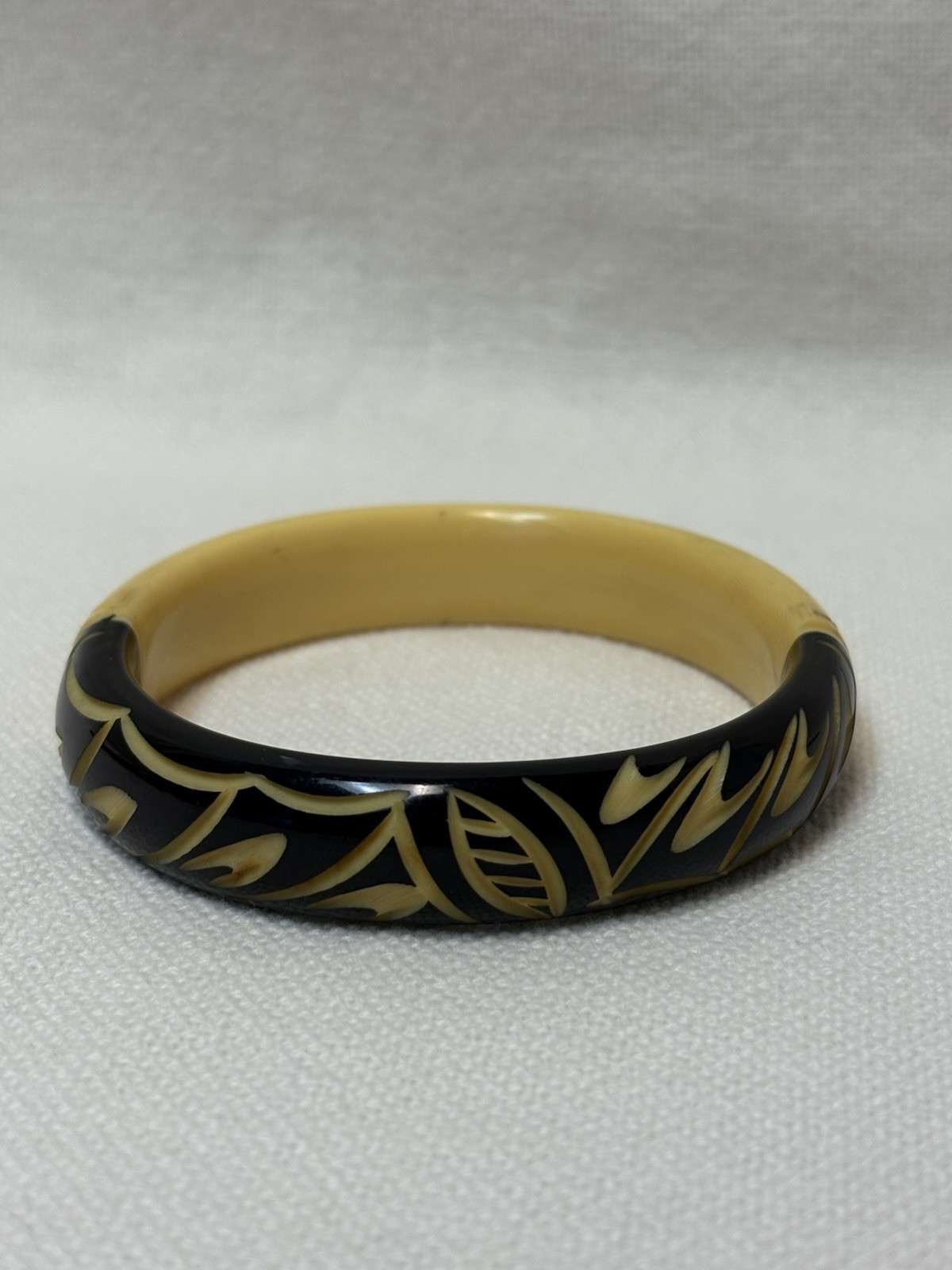 Vintage Unusual Carved 2 Tone Ivory Tone Brown Bangle Bracelet
