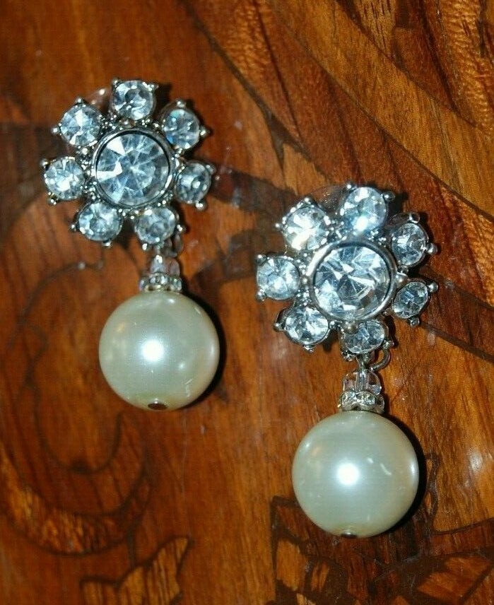 ELEGANT COUTURE RHINESTONES SILVERED METAL FAUX PEARL DROP DANGLE POST EARRINGS