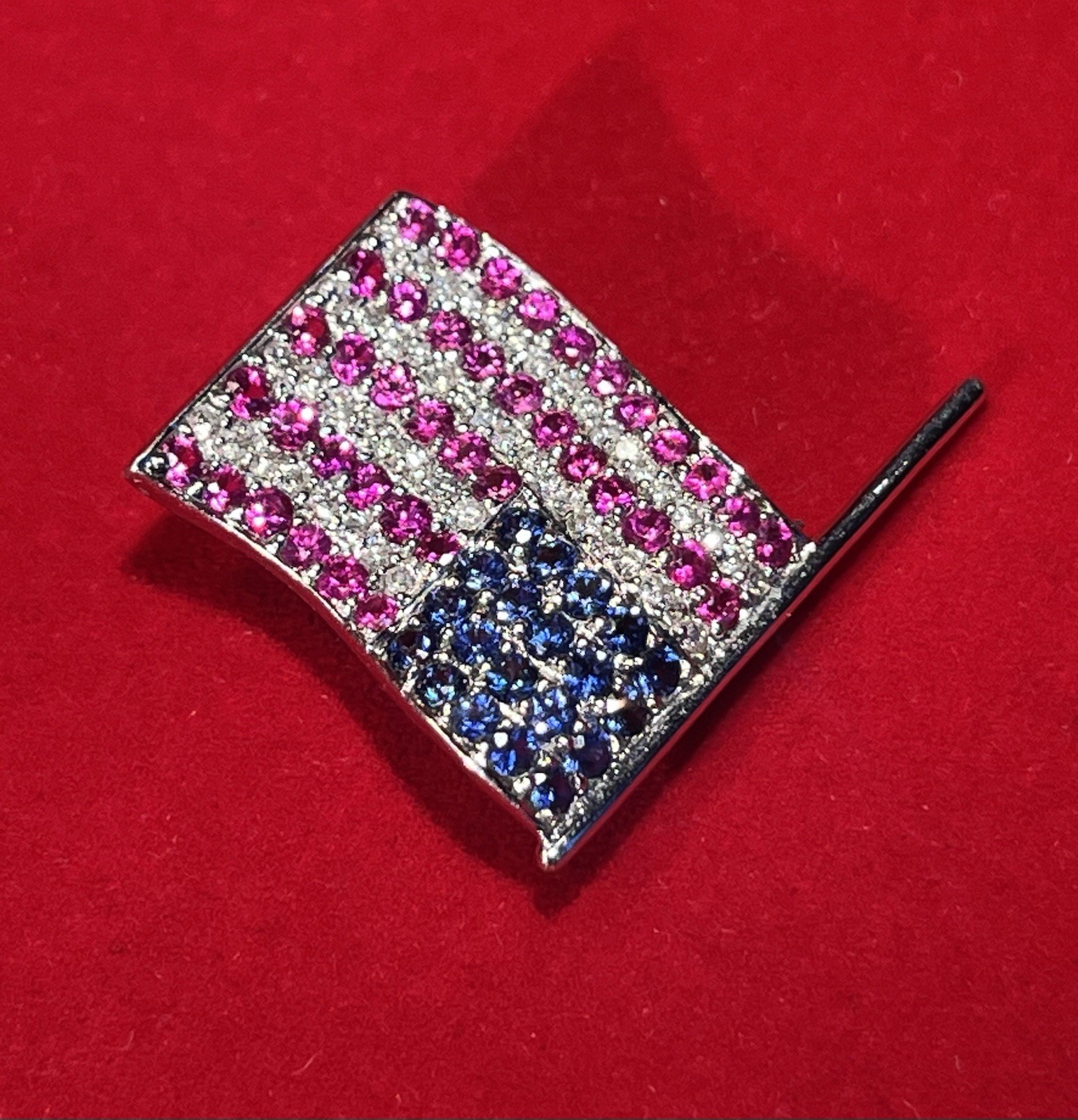 Fine 18K White Gold Diamonds Ruby Sapphires USA American Flag Pin