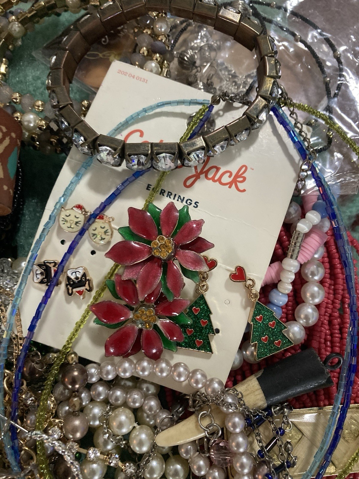 Misc Unbranded Costume Jewelry Lot Bracelets Ears Necklaces ++ ForCrafting A23B