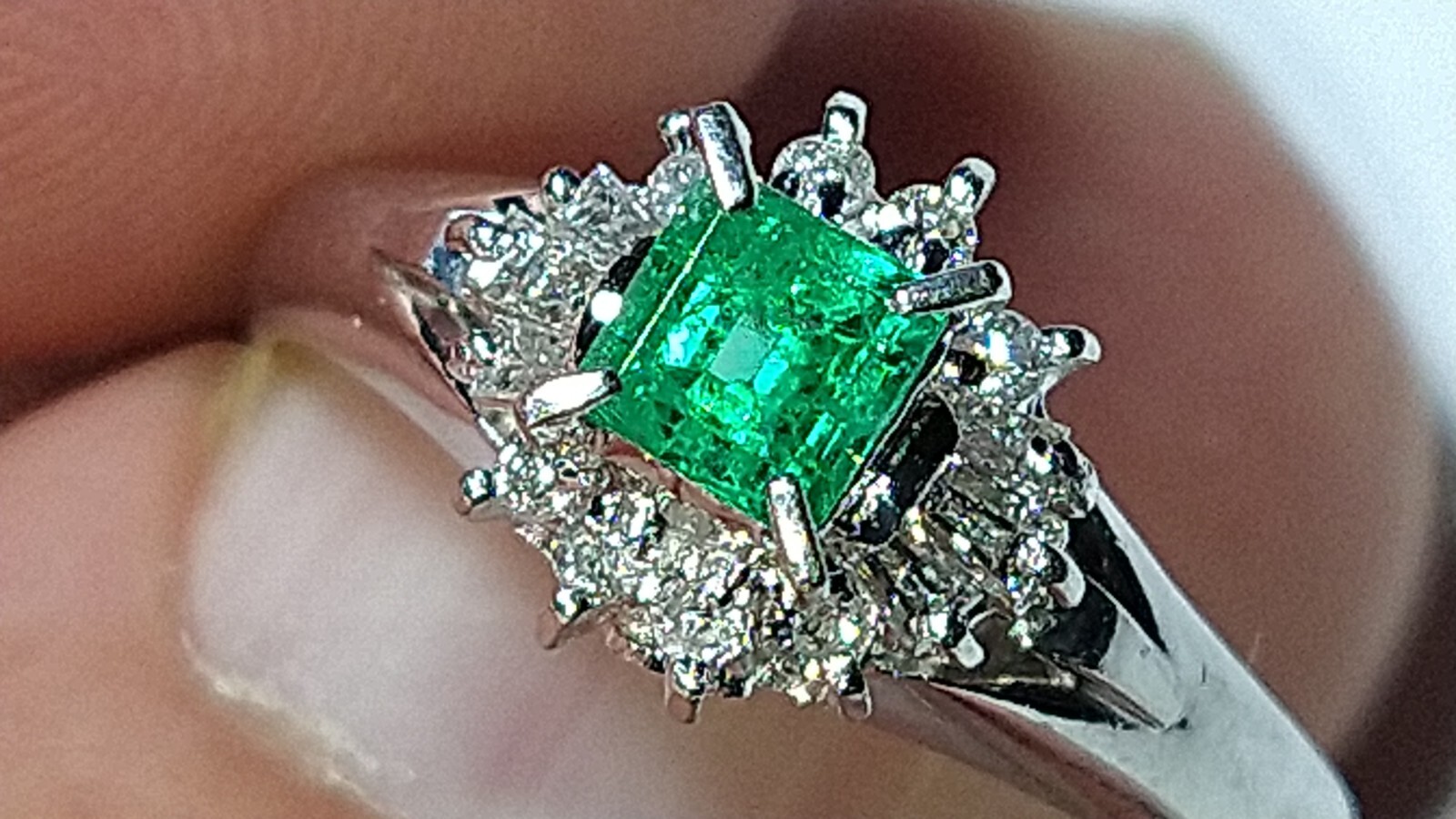 Solid platinum 0.57 carat natural emerald diamond ring 4.5 grams – pt900