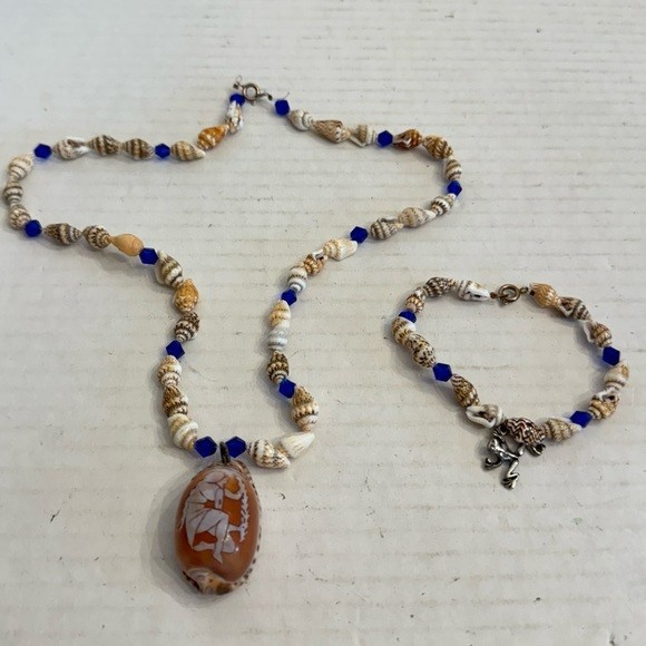 Vintage Necklace & Bracelet 2 Piece SET Carved Cameo VIRGO Conch Shell Pendant