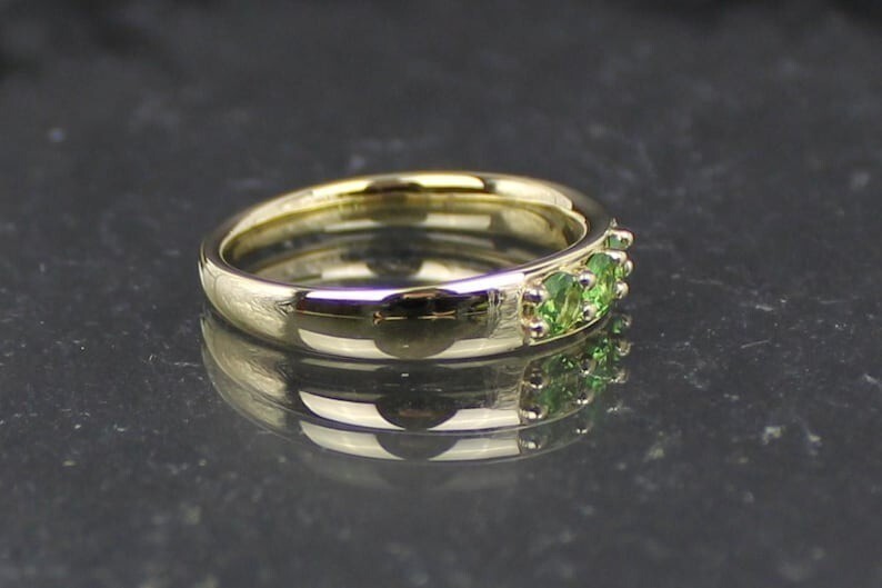 Tsavorite Gold Ring in 375 Yellow Gold, 9 Carat, Tsavo, Kenya