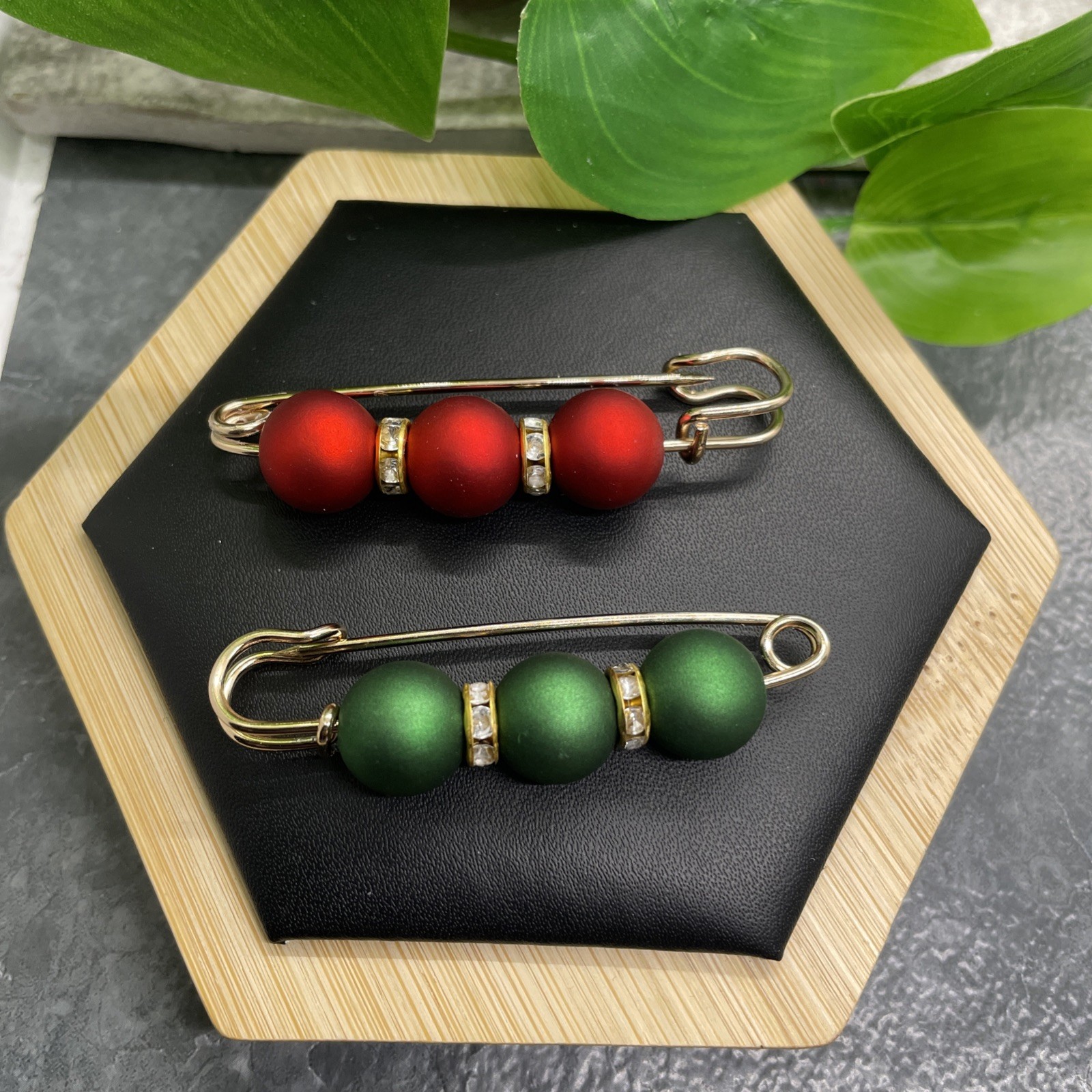 2 PC 2.25” Decorative Clothes Brooch Safety Pins Shawl Clips New B7887