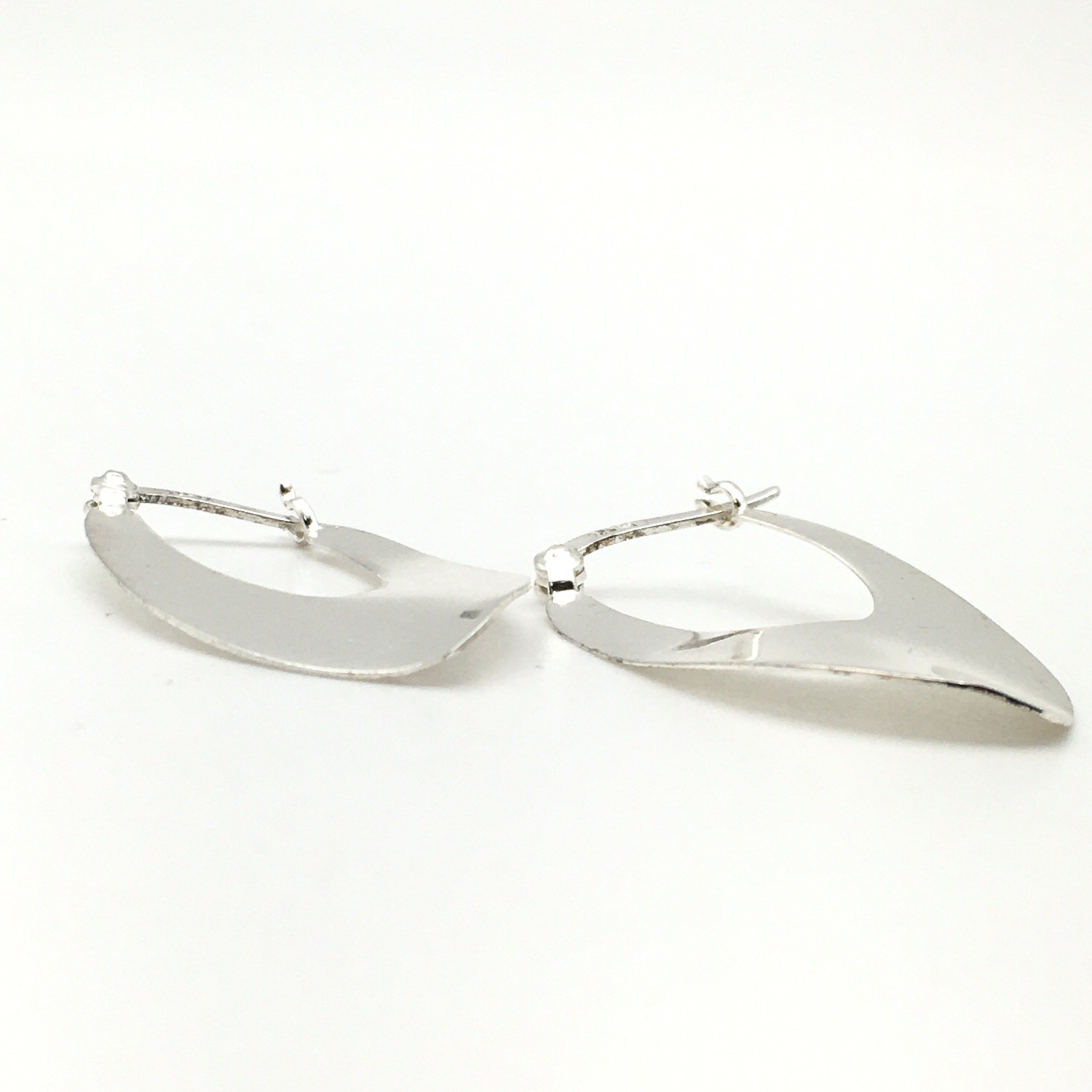 Vintage Sterling Silver Pointed Tip Wavy Hoop Earrings Marked LA 925 2.8g #23