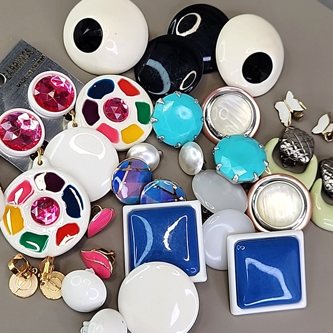 Vintage Clip On Earrings Lot of 16 Pairs Acrylic Fun White Eye Balls