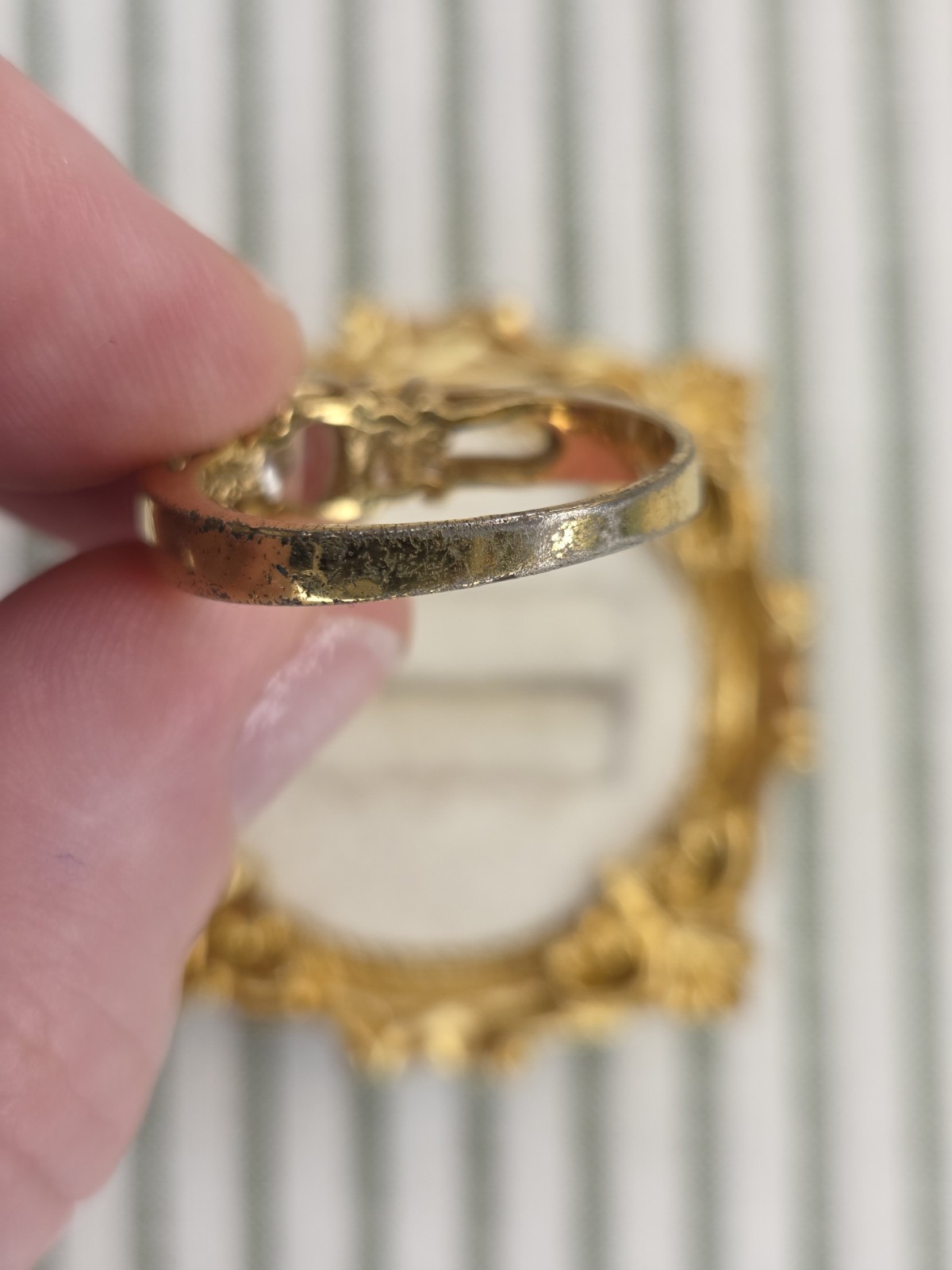Gold Tone White Round Stone Solitaire w/ Accents Band Ring Size 9 Metal