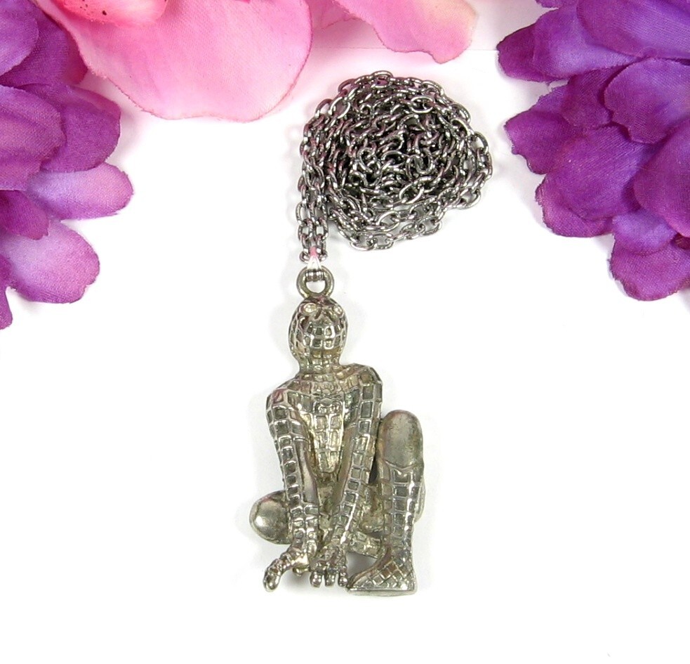 BIG SPIDERMAN Pendant 2 1/8″ Vintage Men NECKLACE Silvertone Metal Superhero 24″