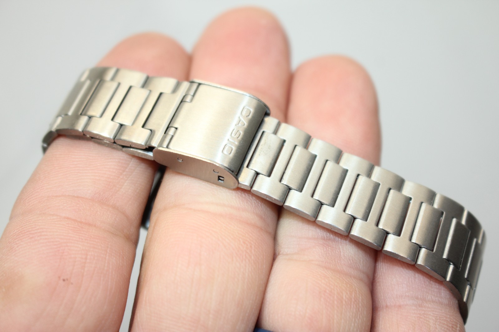 Vintage? Casio Classic A158WA-1 Wrist Watch Metal Oyster Band, Near mint!