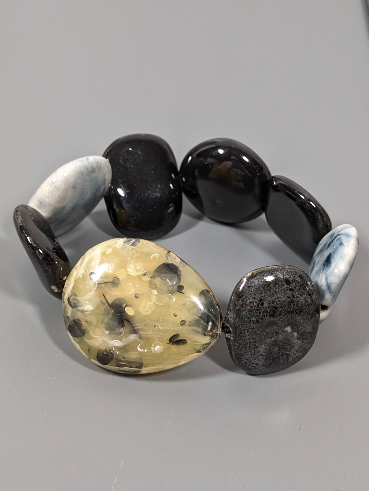 Bold Black Gray Yellow Ceramic Acrylic Chunky Bead Stretch Bracelet 7 inch