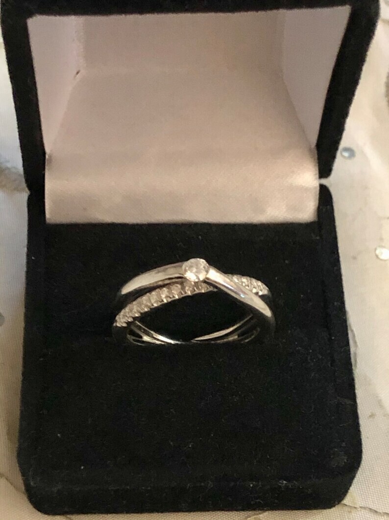 Solid 18k White Gold .30 CTW Diamond Contemporary Style Ring Size 7 1/4