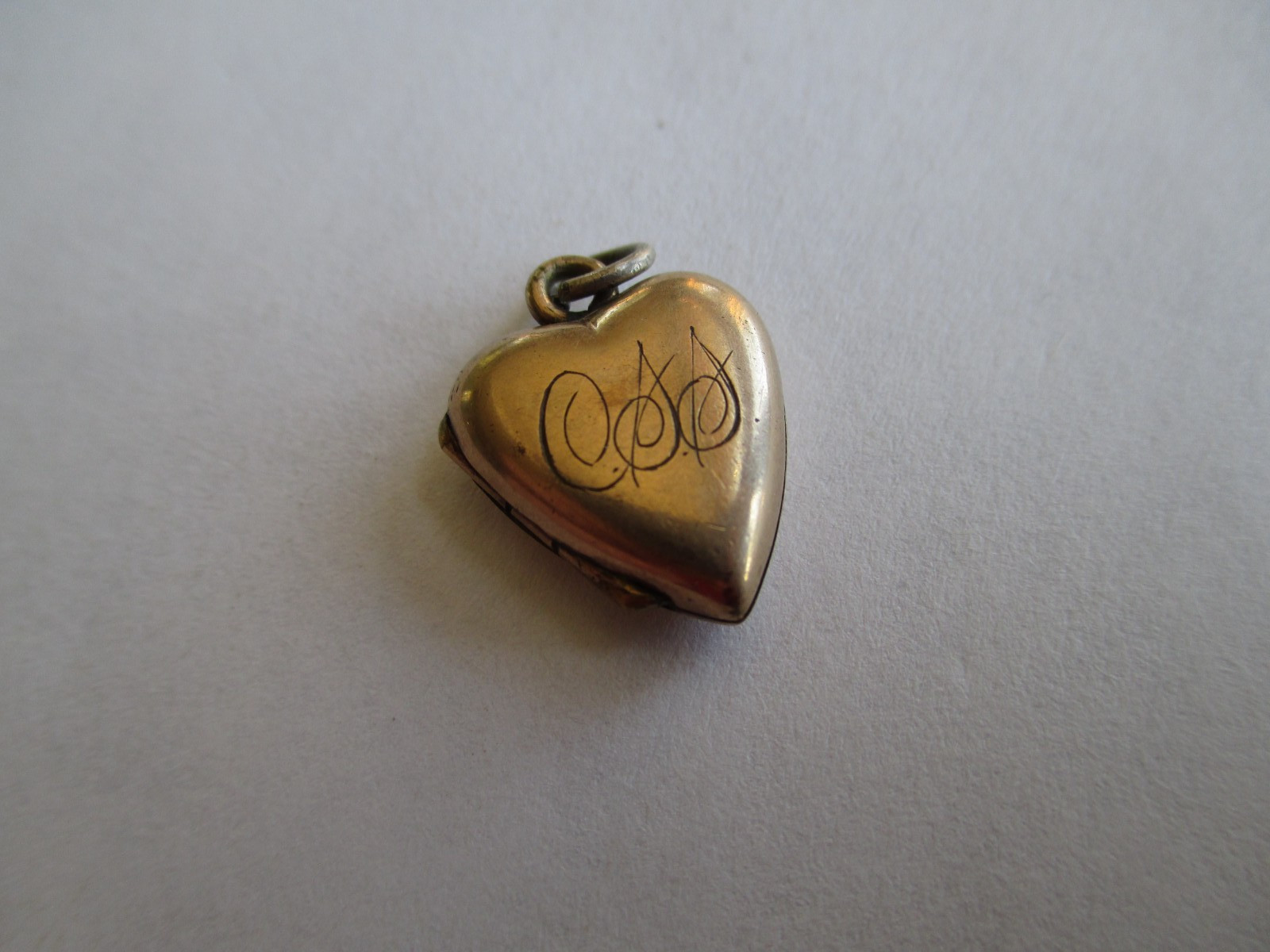 Vtg 14K Gold Puffy Heart Locket Fancy Engraving CSS Front EJG Back **3.14 Gram**