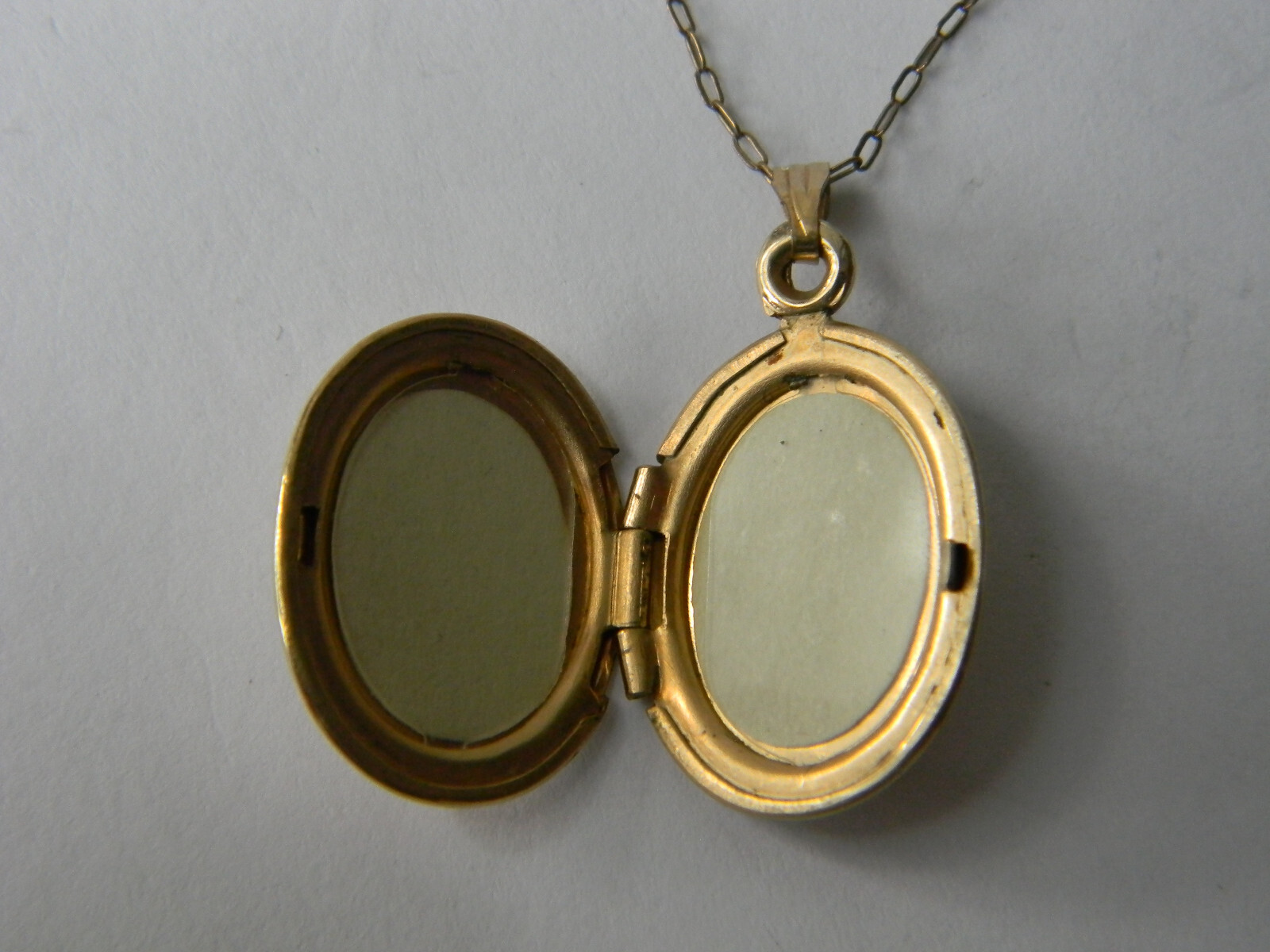 Vintage c1990s 14k Gold Filled Oval Locket & Chain Unused Forever in my Heart