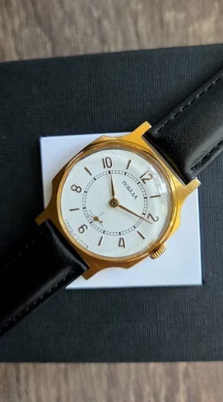 Vintage Soviet Pobeda Mechanical Wristwatch – Original Gold-Plated Case AU10