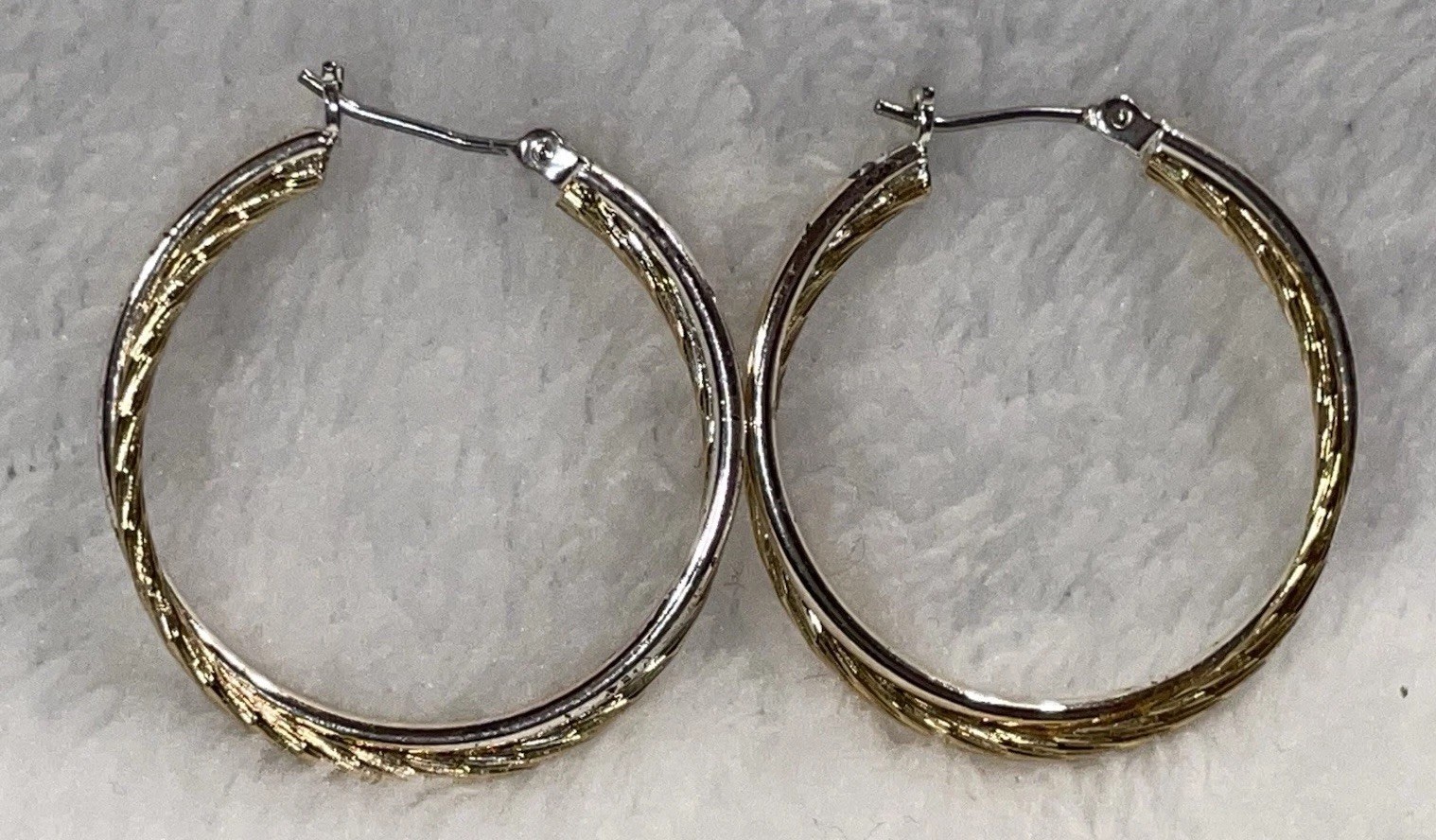 VTG Hoop Earrings Two Tone – 1OK Yellow Gold & Sterling Diamond Cut Twisted