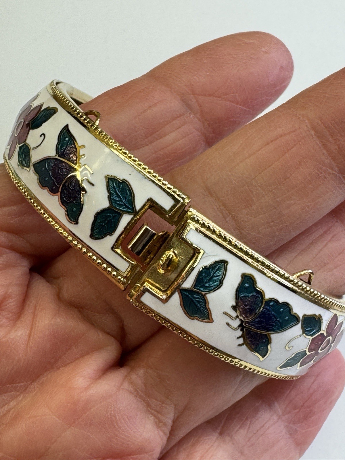 Cloisonné Bracelet with A Snap Closure Missing Safety Chain Gold Tone