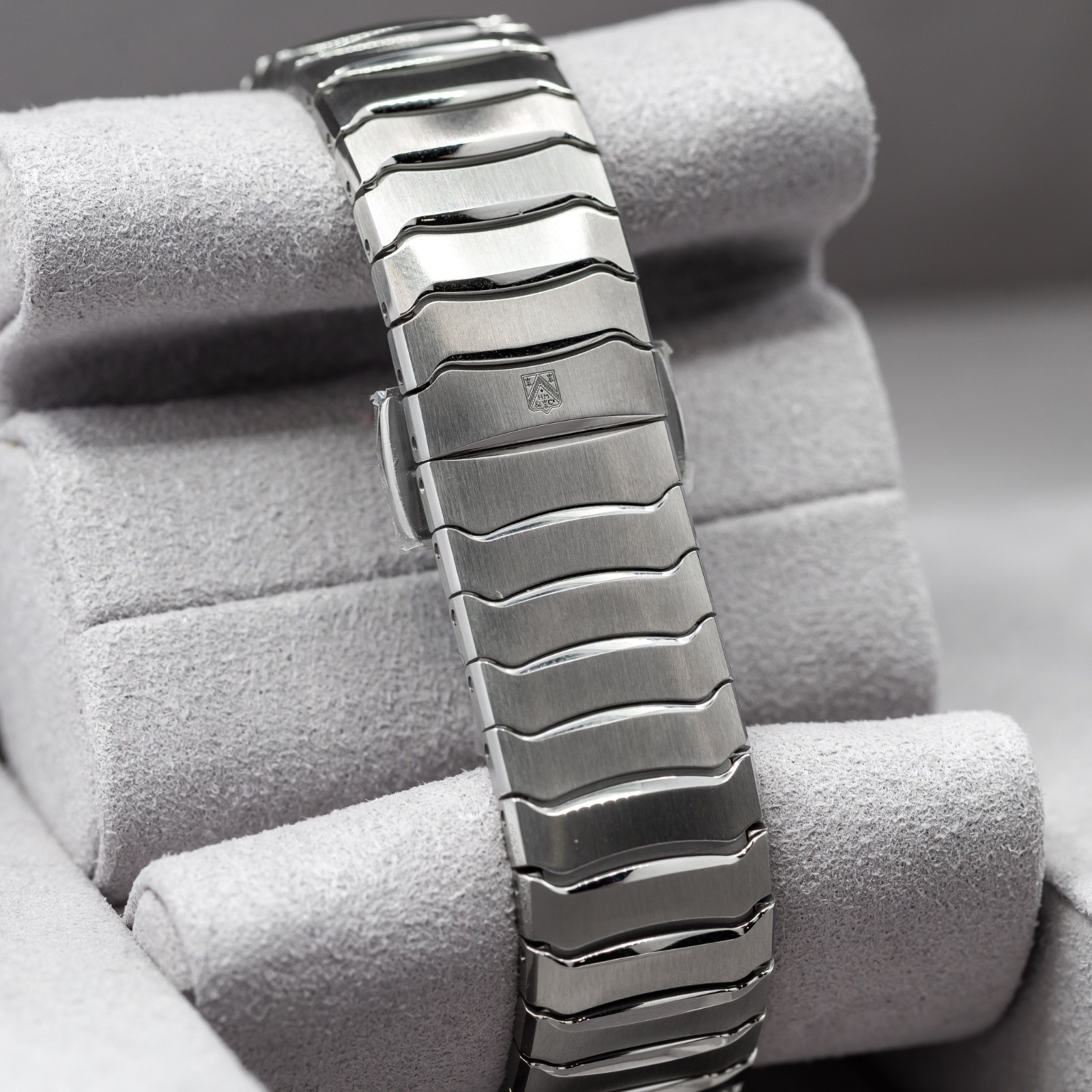 H. Moser & Cie. Streamliner Two Hands, Silver frosted dial Full Set 2026!