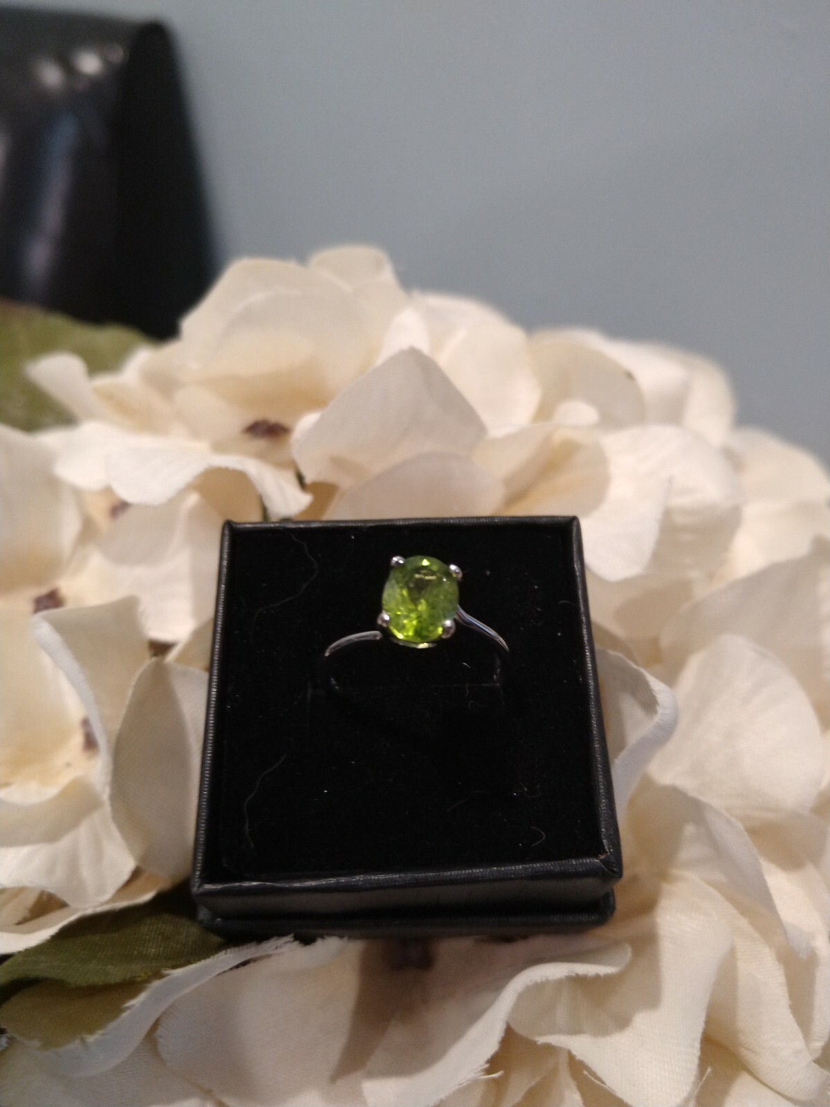 Beautiful Hebei Peridot Solitaire Ring in Plat/SS. TCW=1.90 Carats (Size 7)