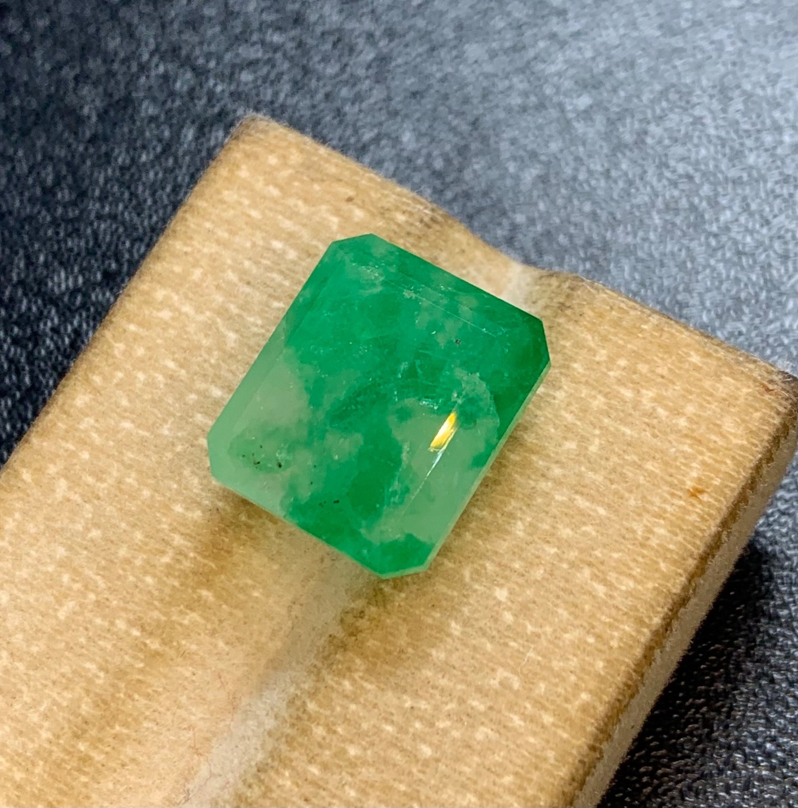 Natural Calcite And Emerald Gemstone,10.40 Crt From Swat