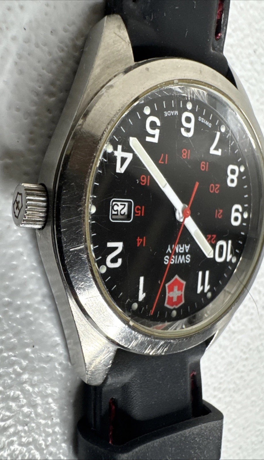 Men’s VICTORINOX Swiss Army Stainless Rubber Band Strap Watch GLOW Dark 241083