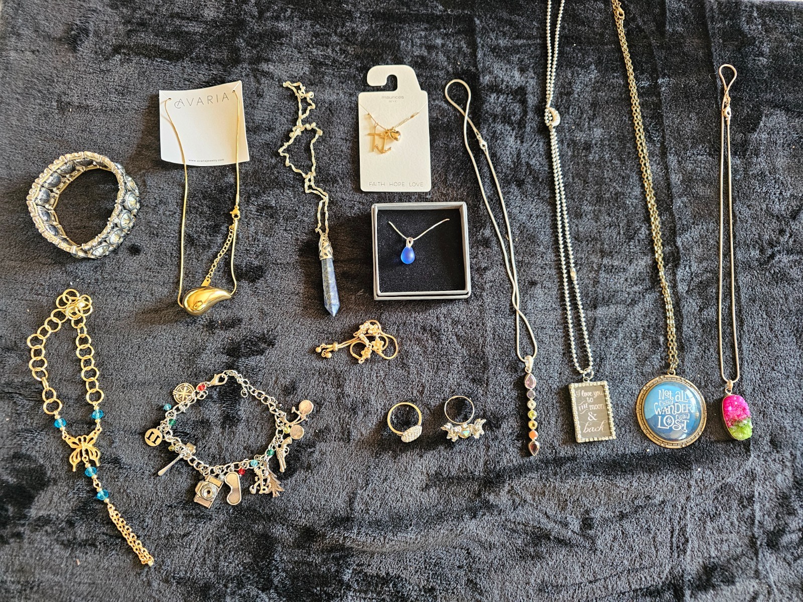 Lot of 14 beautiful pieces of Jewlery. 8 Necklaces, 3 bracelets, 1 Charms, 2…