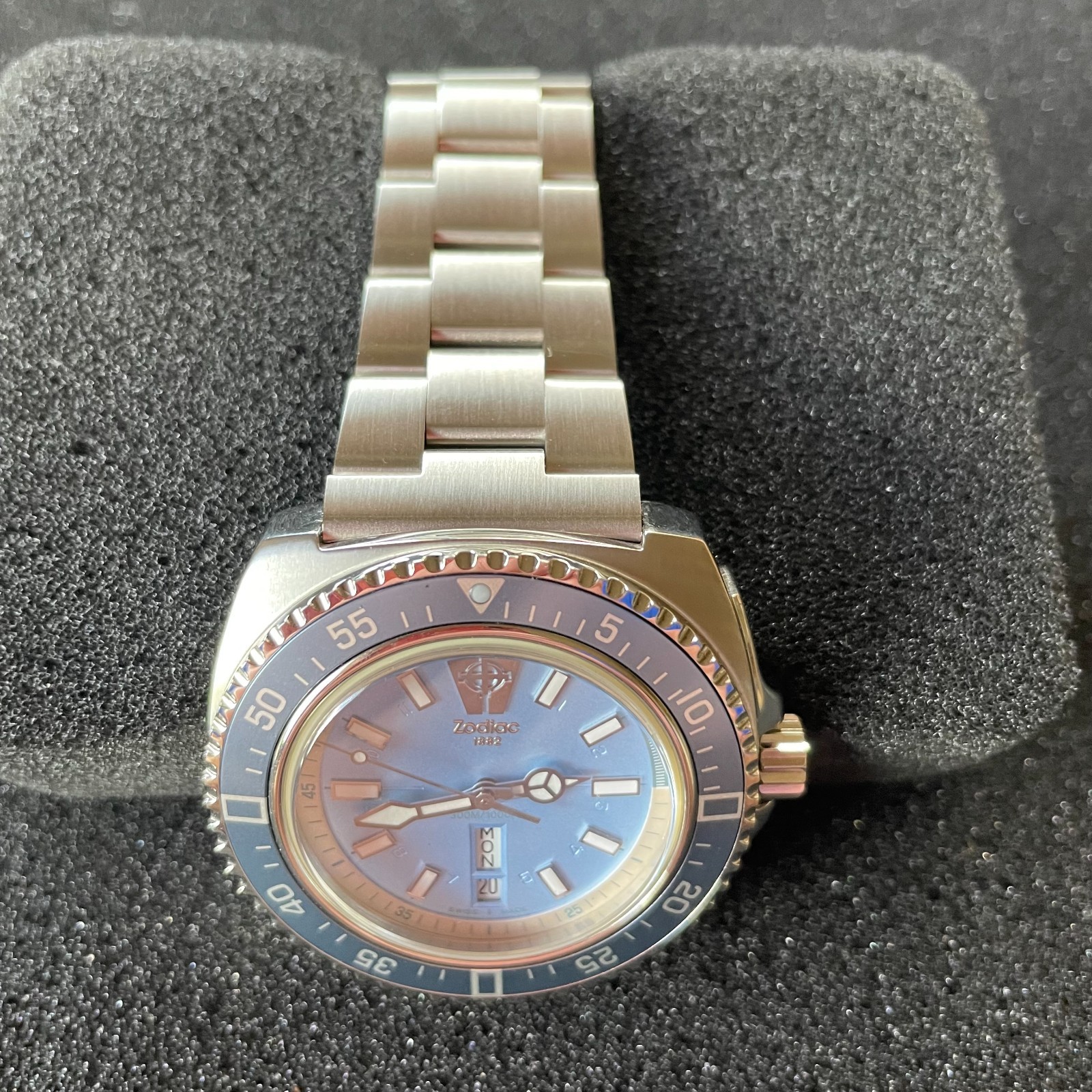 ZODIAC V-Wolf Dive Watch, ZO2305 W/ Strap, After-Mkt Bracelet, Plz see descript!