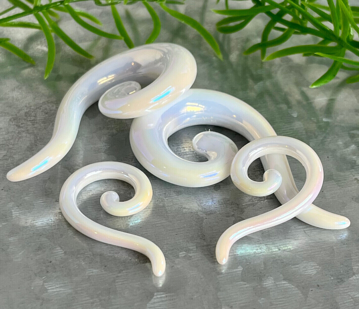 PAIR Pearl White Acrylic Spiral Tapers Plugs Tunnels Earlets Gauges