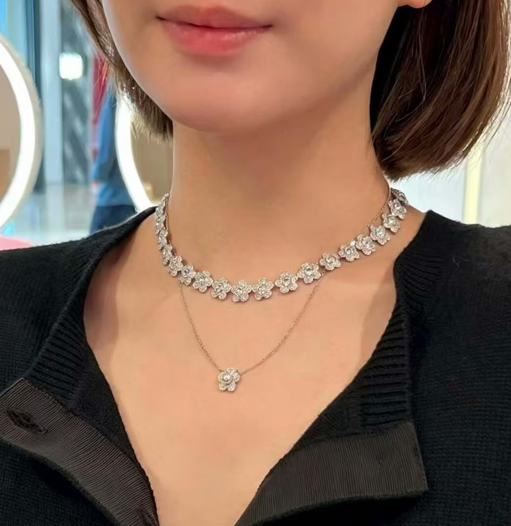 Ariana Grande x Swarovski Necklaces Flower-shape Inlaid Pearl