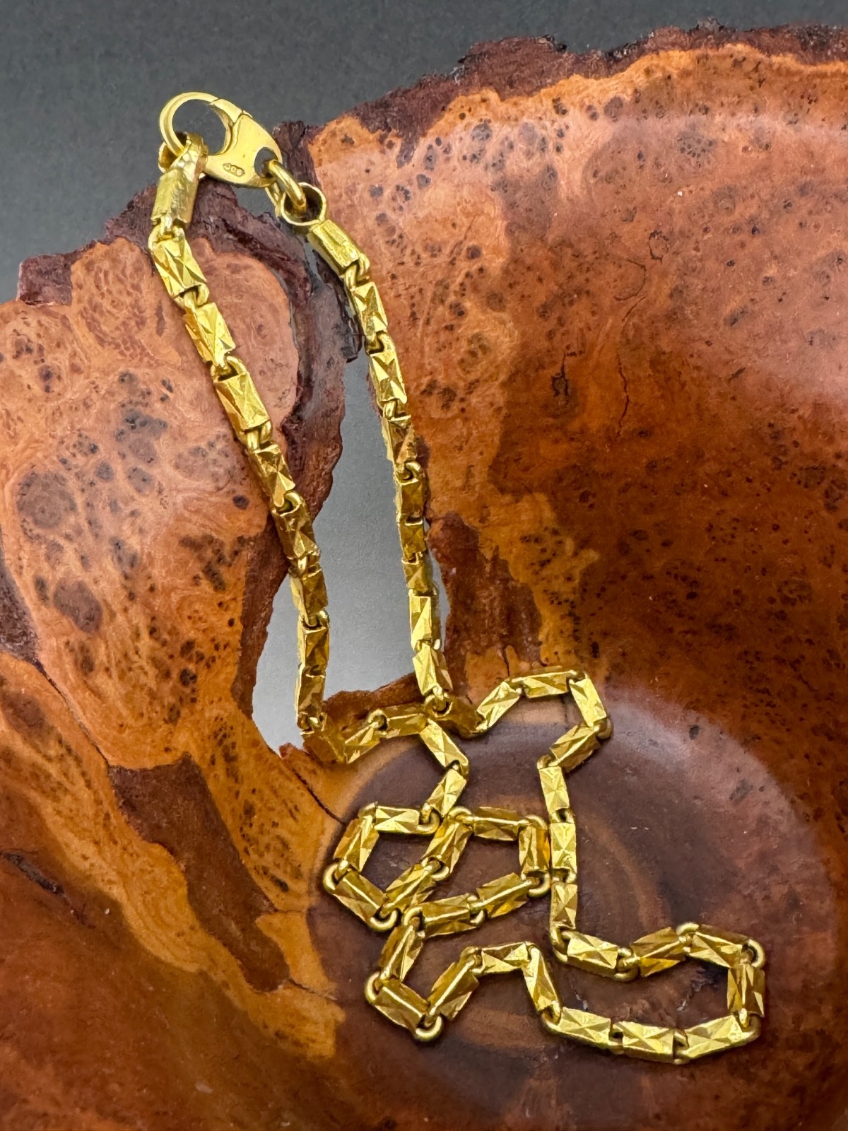 22-23 Karat Gold Baht Chain 20″ Long 40mm Thick Links Diamond Cut 63.8 grams