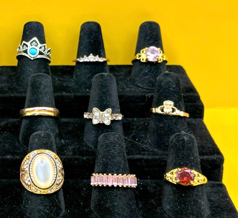 Lot 18 Fashion Rings Sizes 6 to 6.5 Including 1 Signed Premier Design R-55