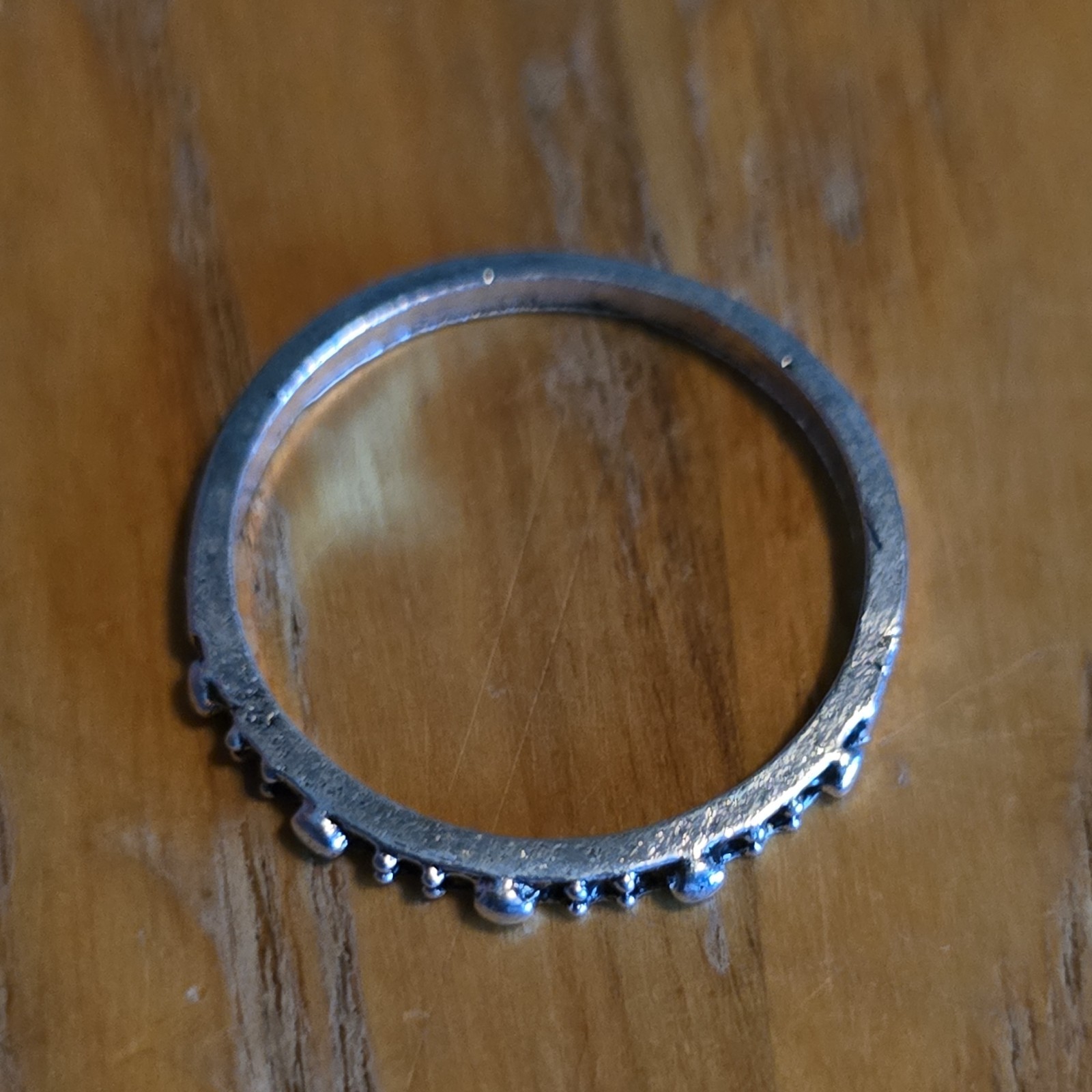 Silver Tone Thin Metal Band Ring with Beaded Detail Size 8 No Stone
