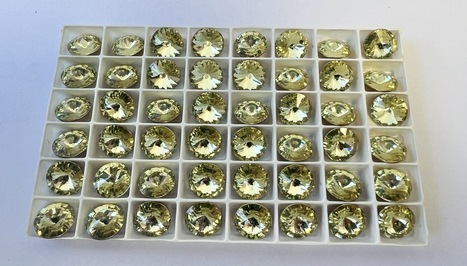 VINTAGE 12MM JONQUIL D.S CO RIVOLI GOLD FOILED POINTED BACK 48 PCs GLASS