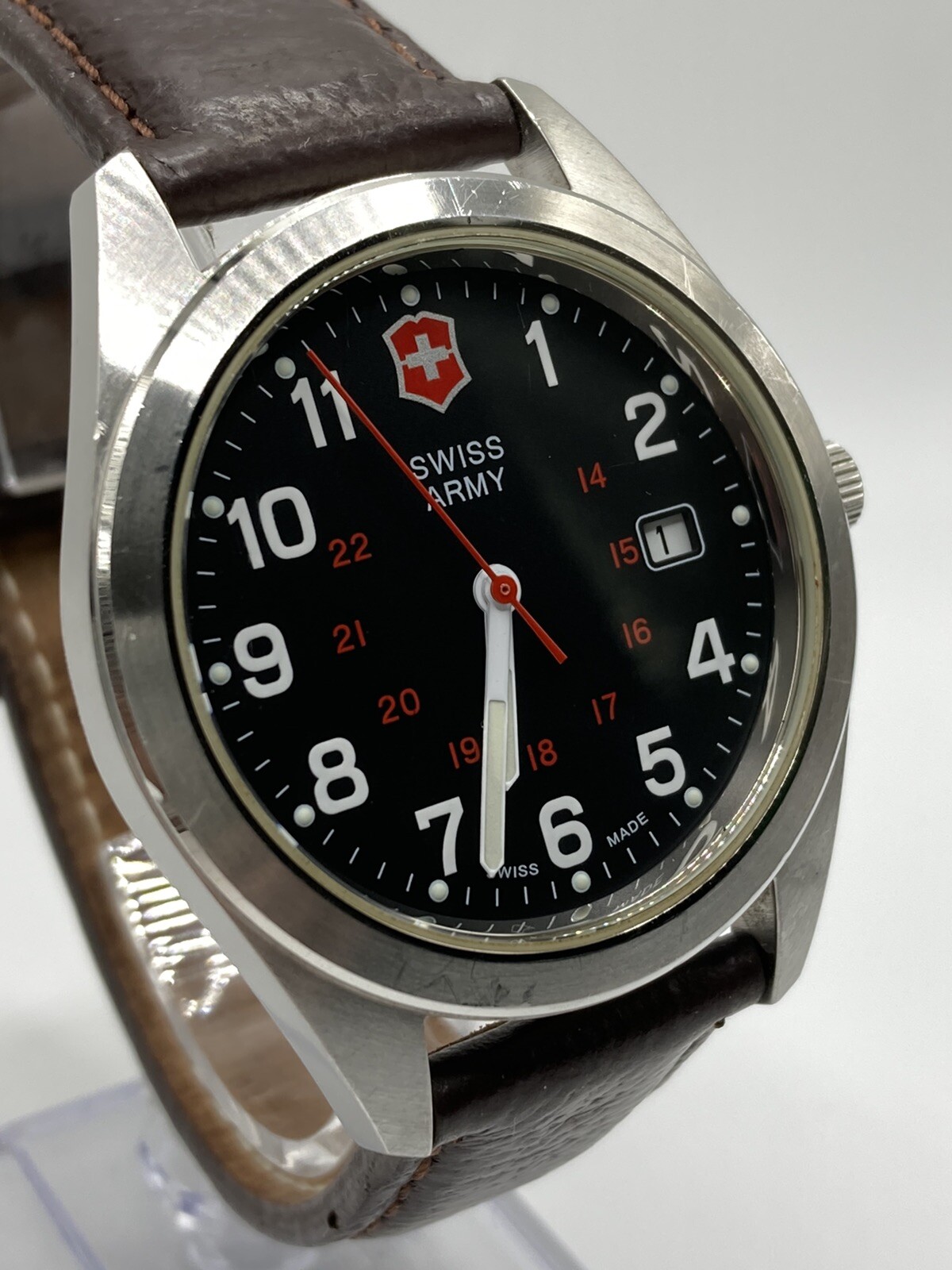 Vintage 90’s Swiss Army Men’s Garrison Watch Men’s Leather Band Watch 241083